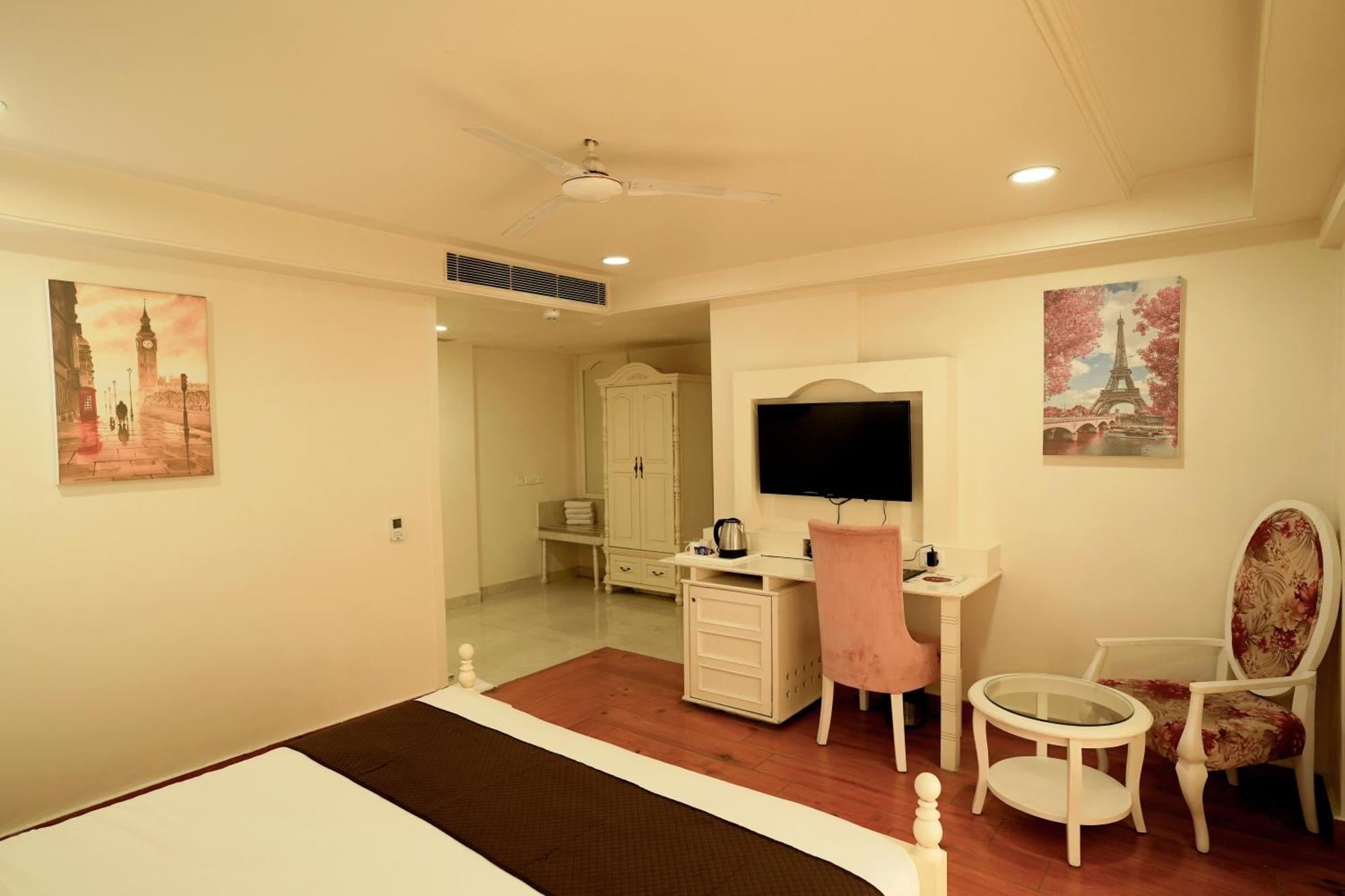 Hotel Cygnett Lite Grand, 4*