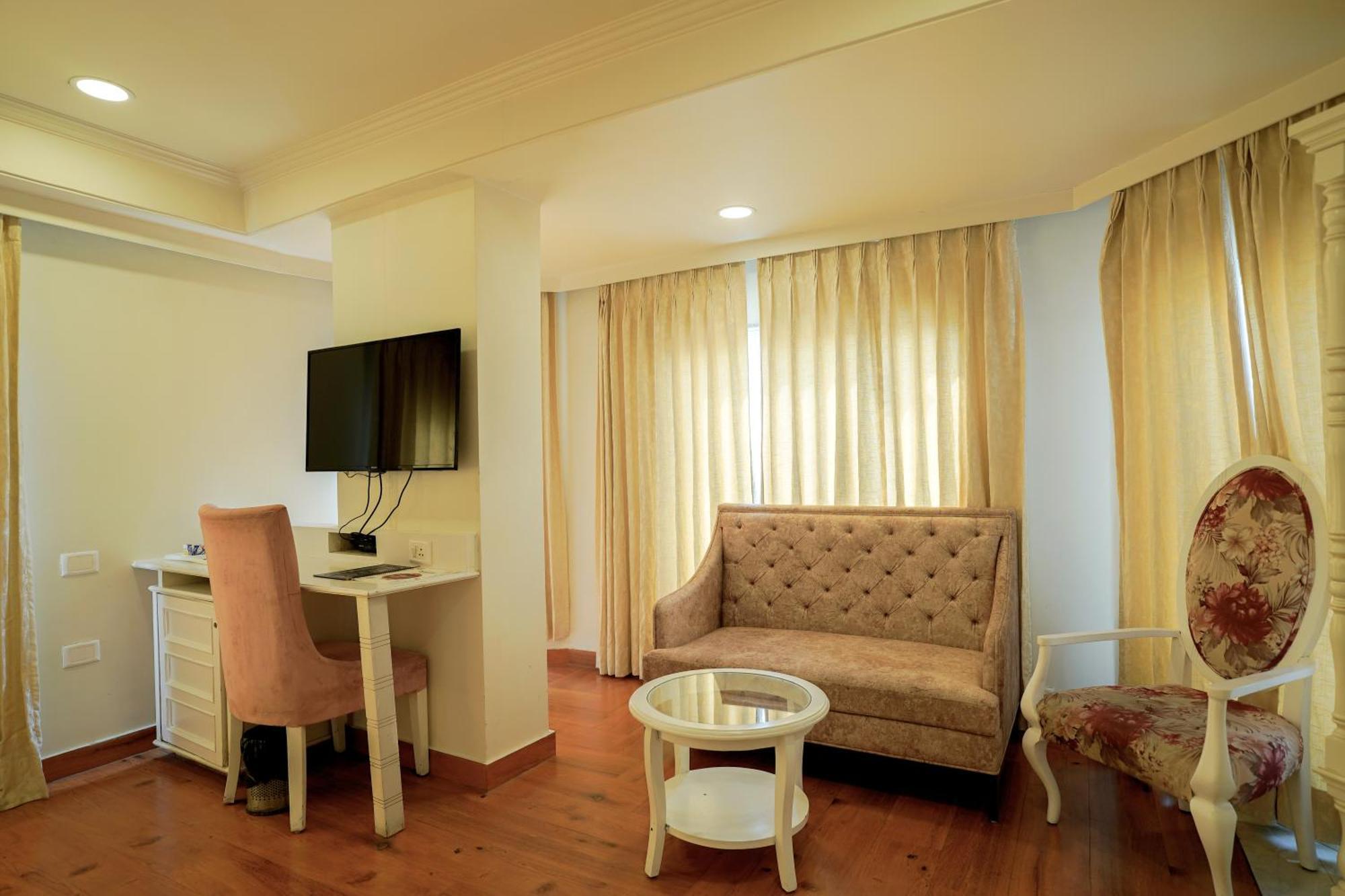 Cygnett Lite Grand, Hotel