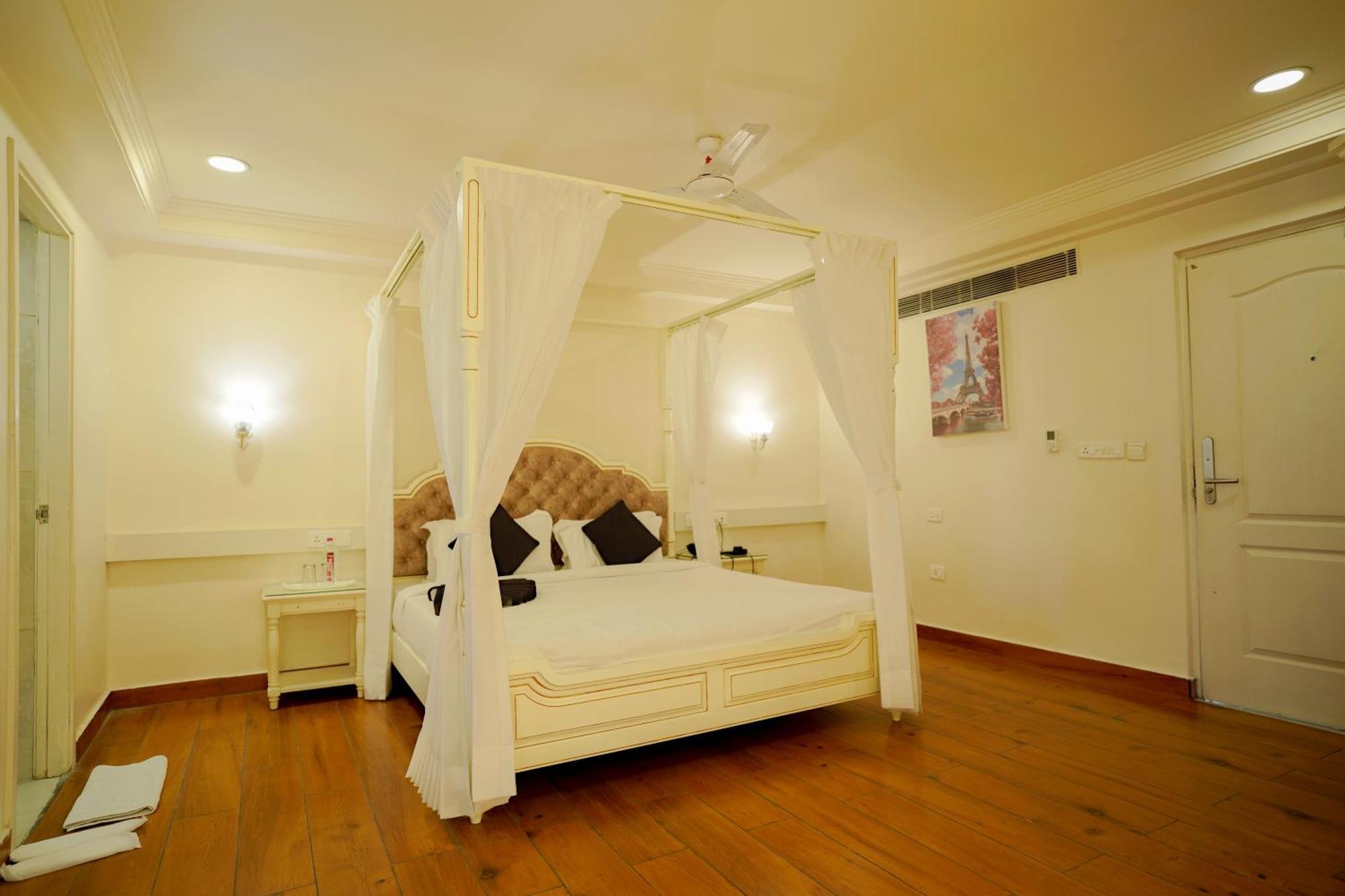 Hotel Cygnett Lite Grand, Jaipur
