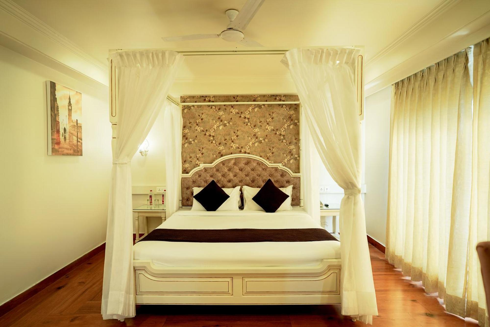 Cygnett Lite Grand, Hotel