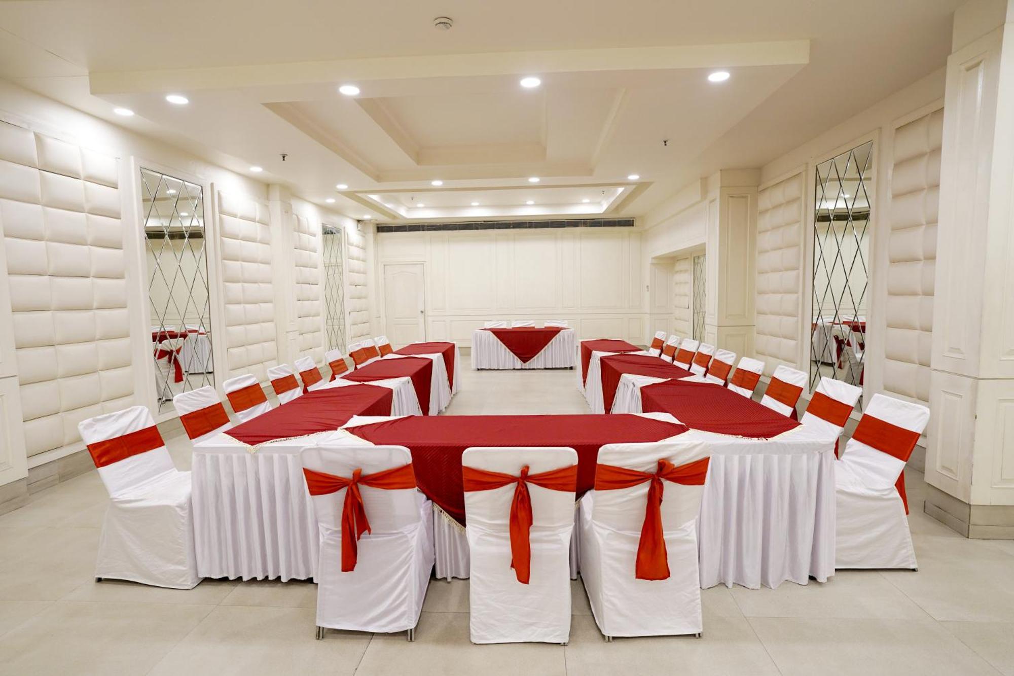 Hotel Cygnett Lite Grand, 4*