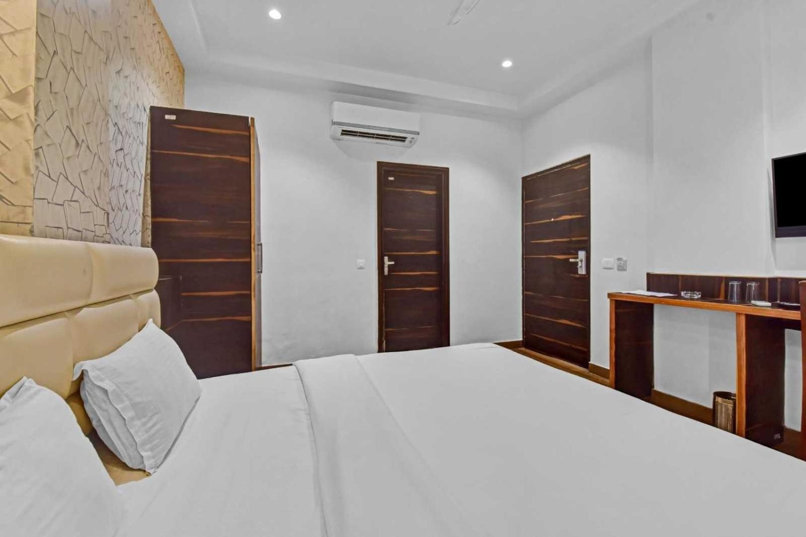 Collection O Karma Hotel