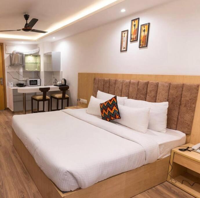 Lavish Service Apartment *