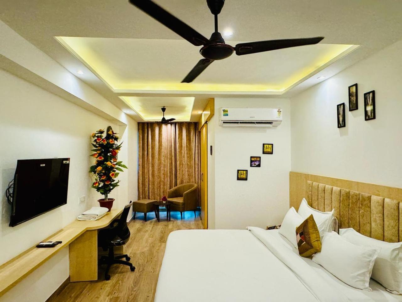 Hotel Pink Grand Anukampa