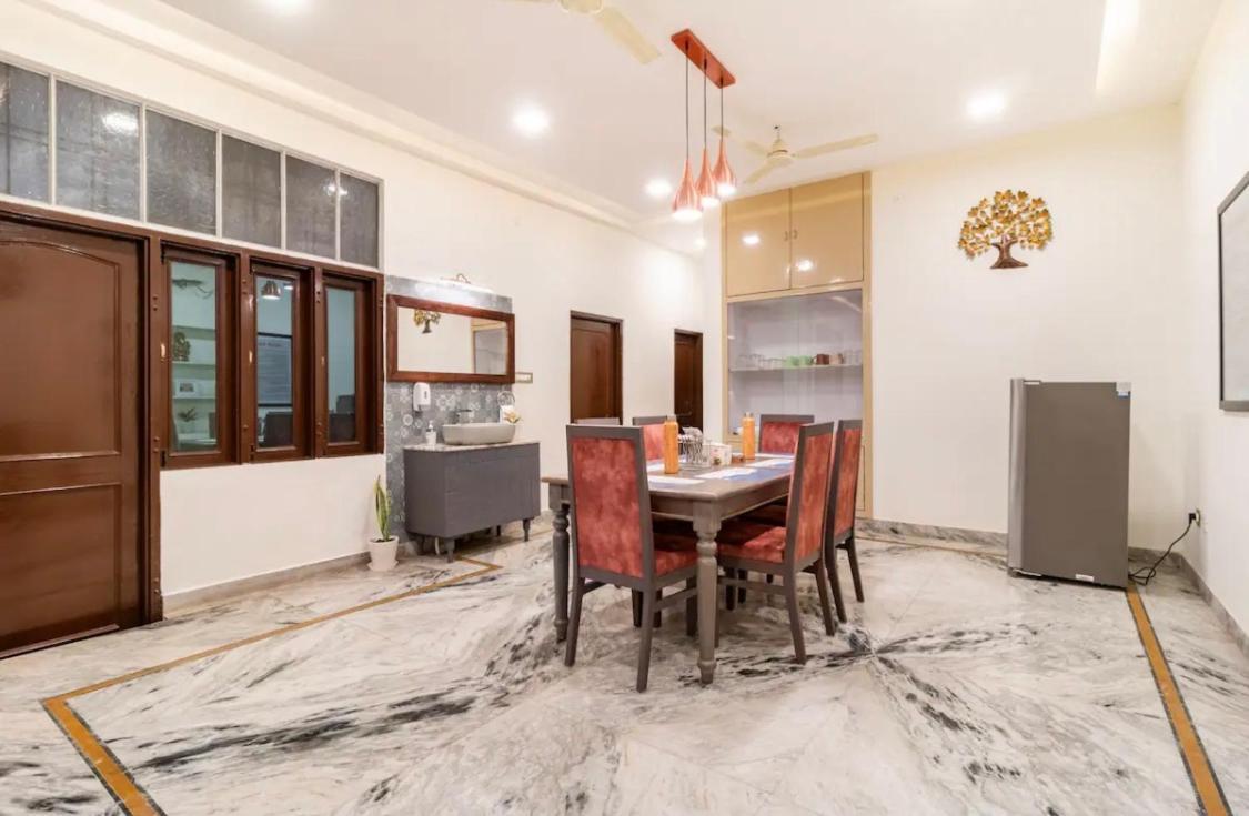 Stylish & Cozy Retreat With Jacuzzi *