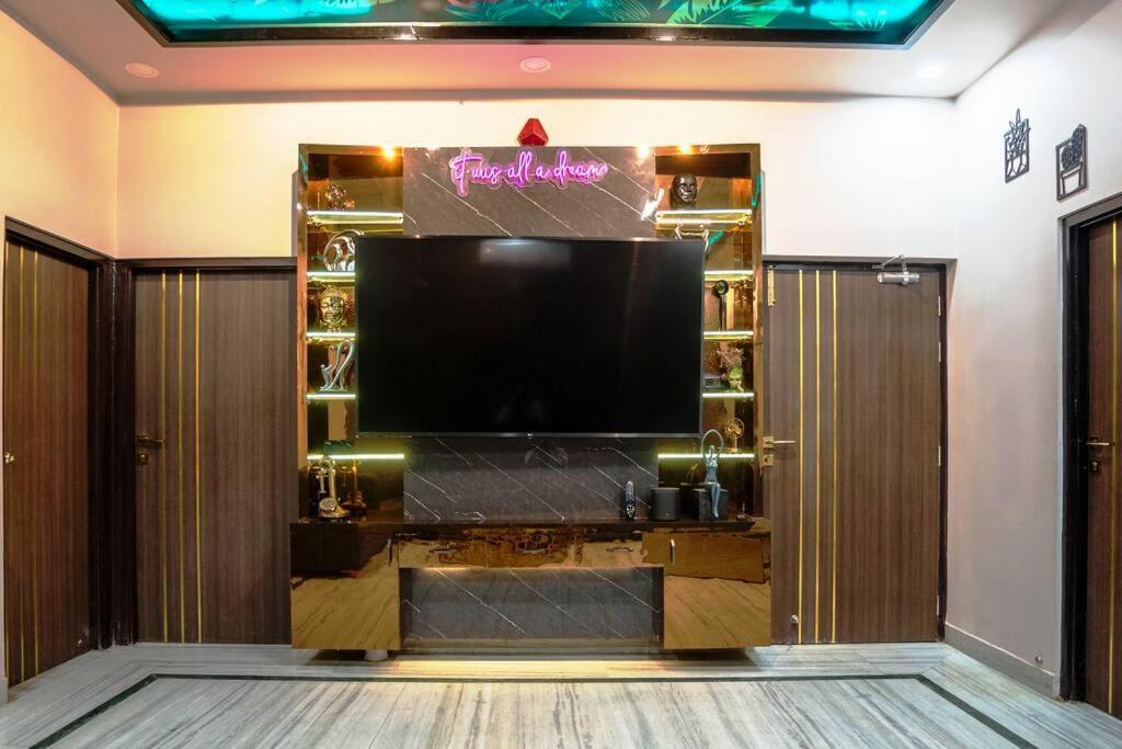 Peace House Luxury 2bhk With Full Modern Amenities *