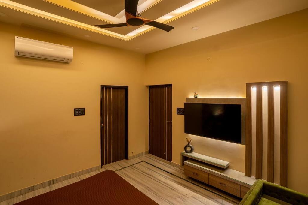 Peace House Luxury 2bhk With Full Modern Amenities *
