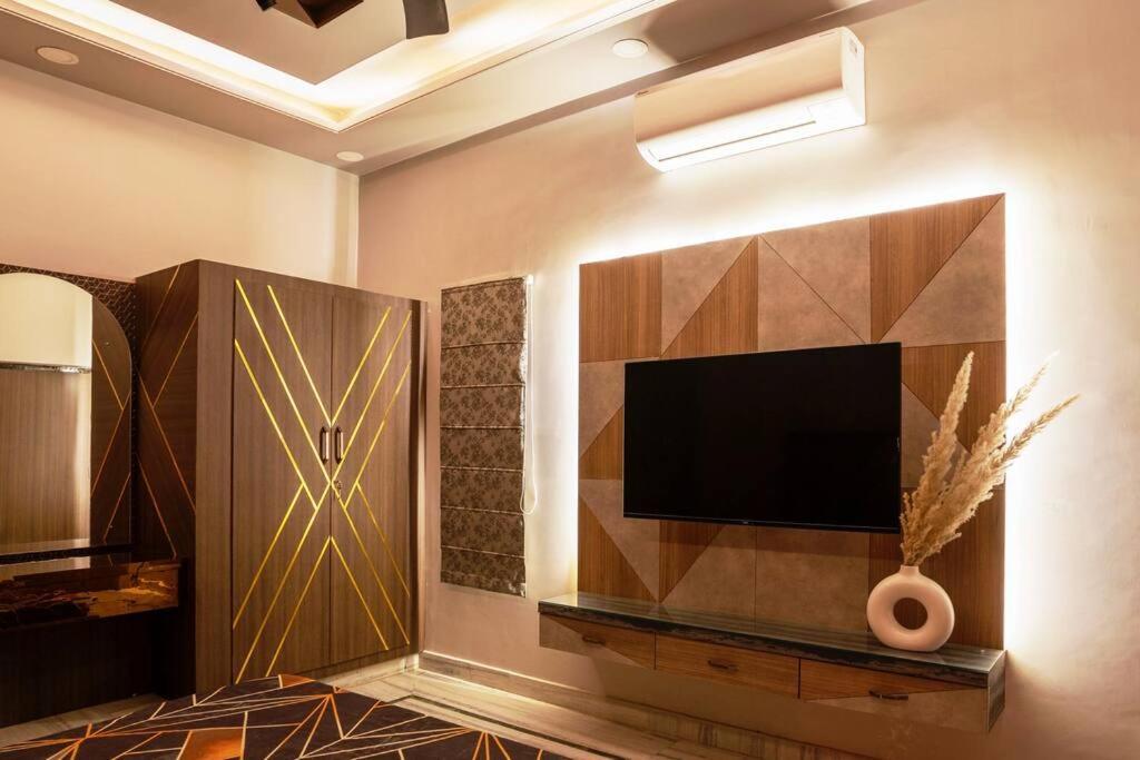 Peace House Luxury 2bhk With Full Modern Amenities *