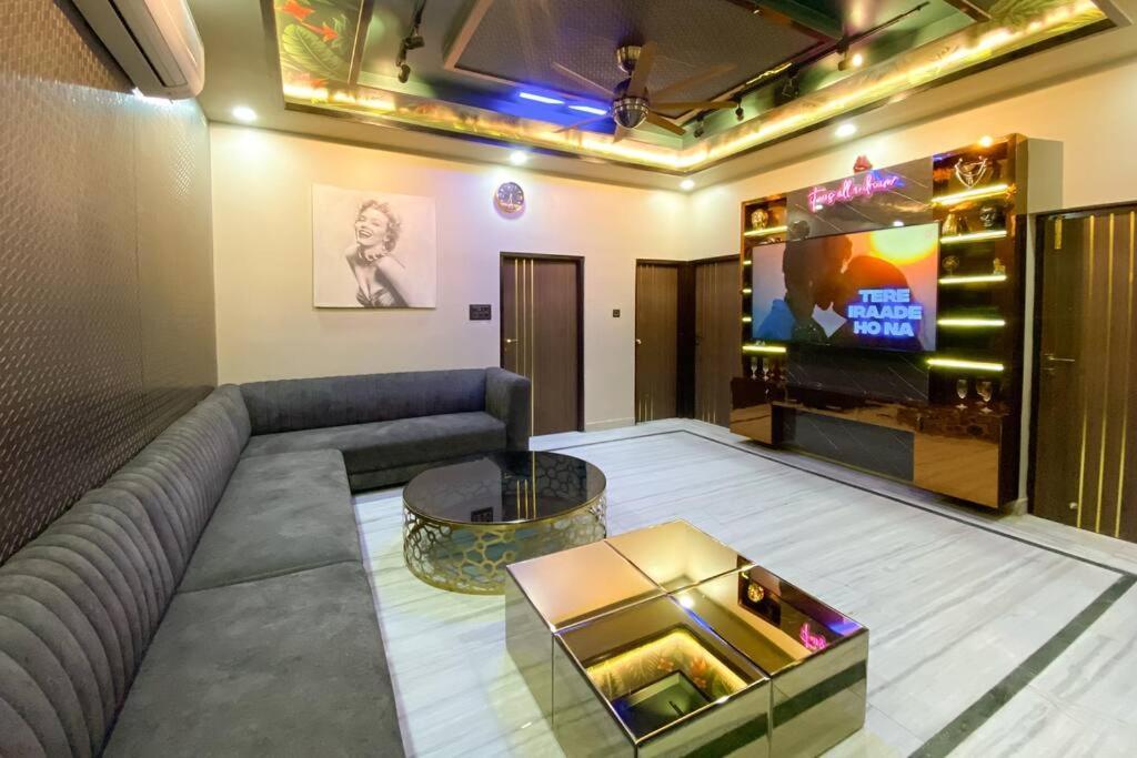 Peace House Luxury 2bhk With Full Modern Amenities *
