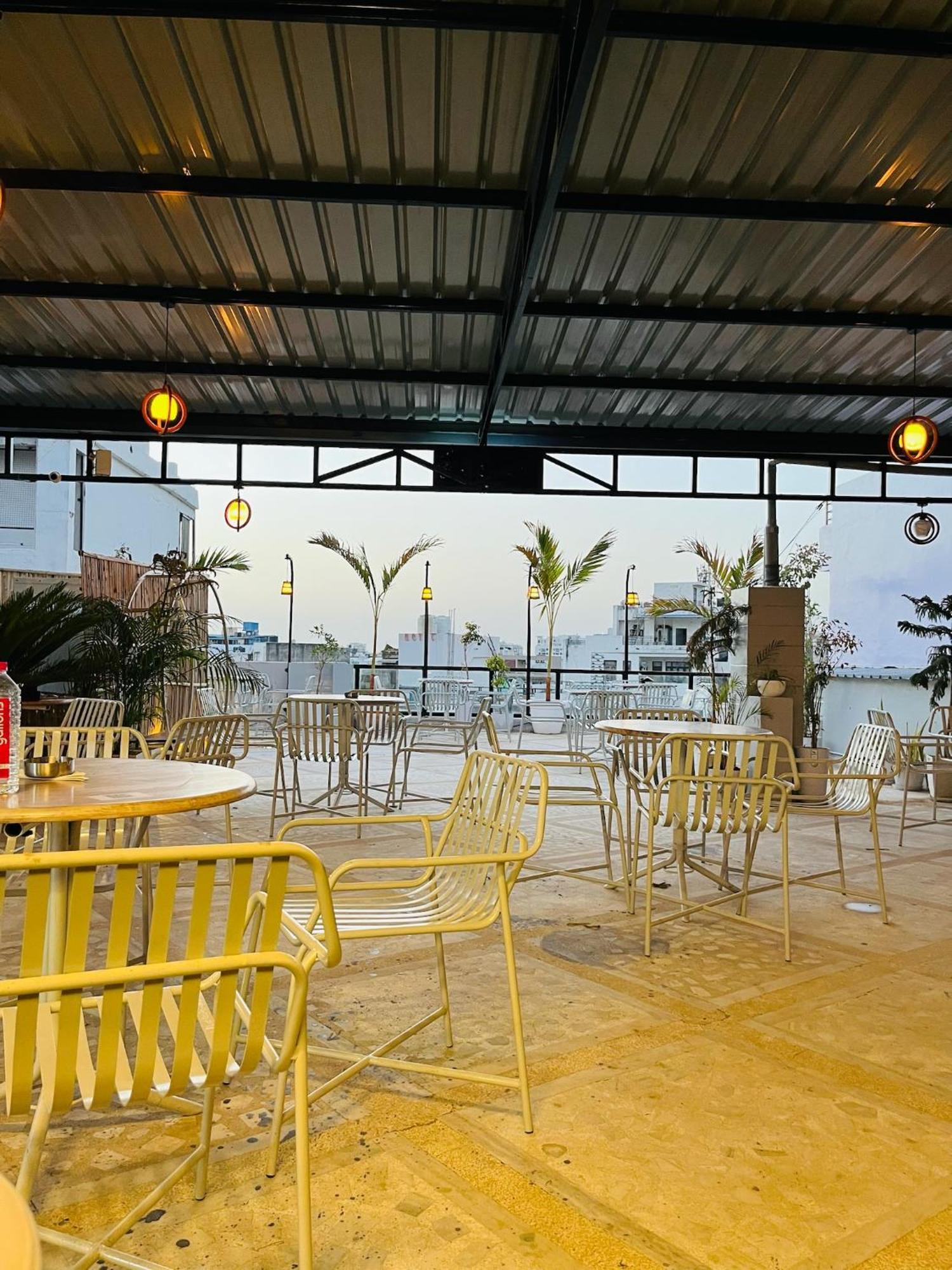 Mojo M -airport Boutique Hotel