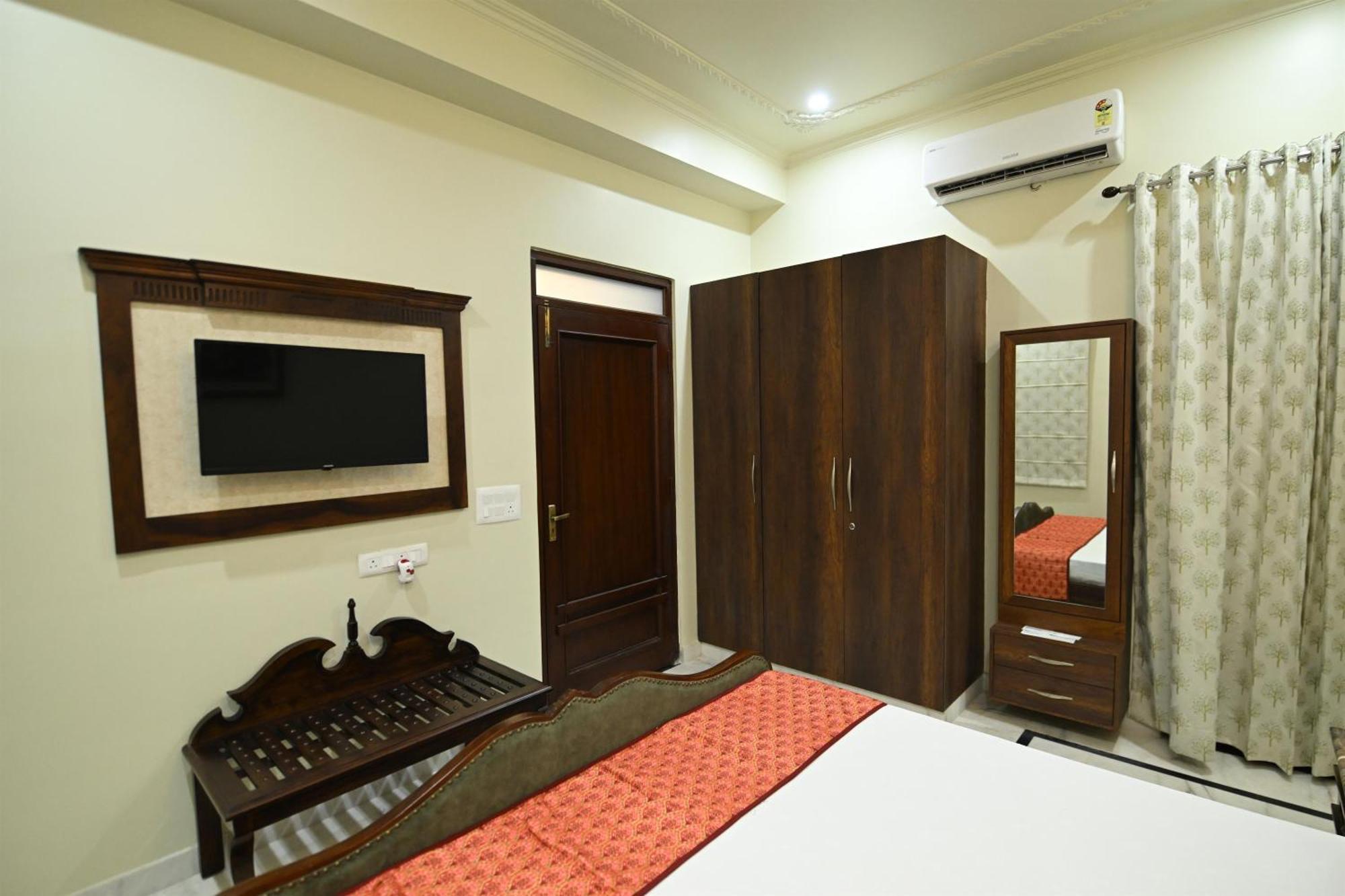 Hadendra Residences Homestay *