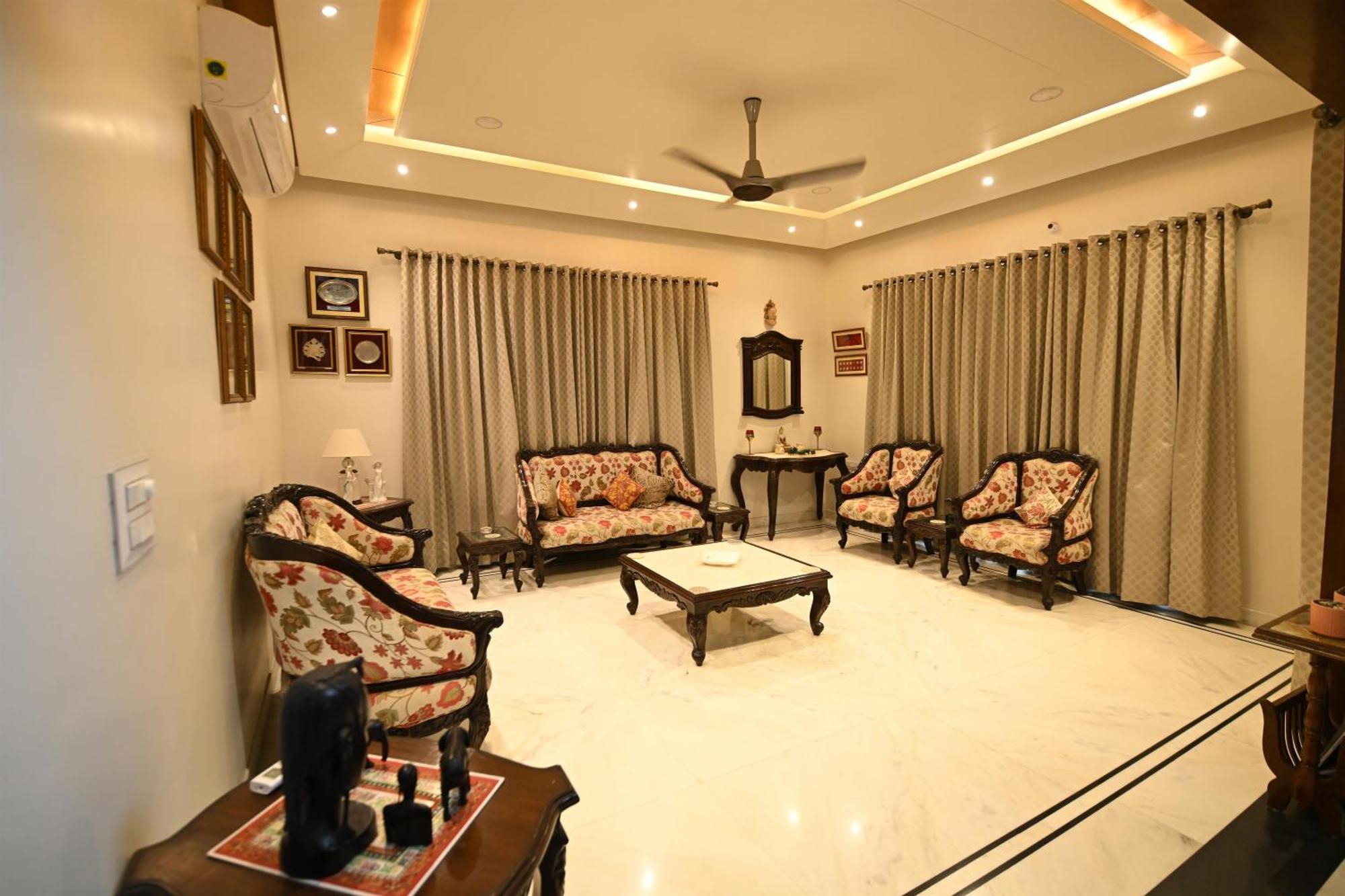 Hadendra Residences Homestay *