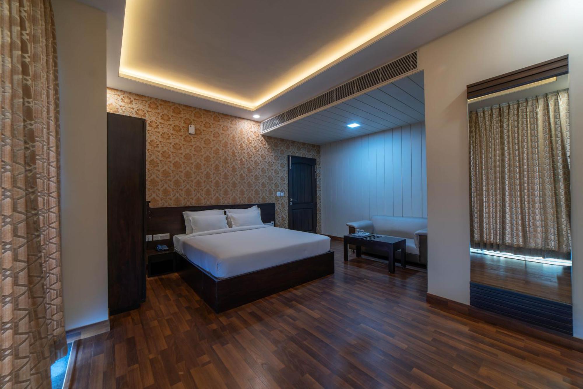 Anmol Bandhan Hotel 3*