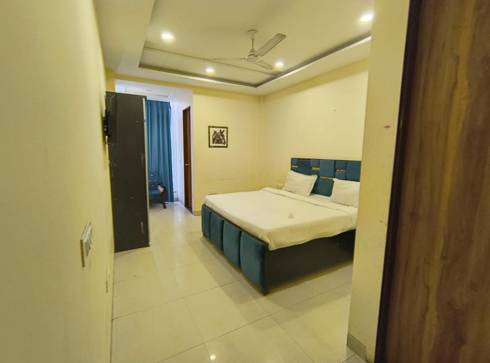Shiv Rachna Hotel 3*