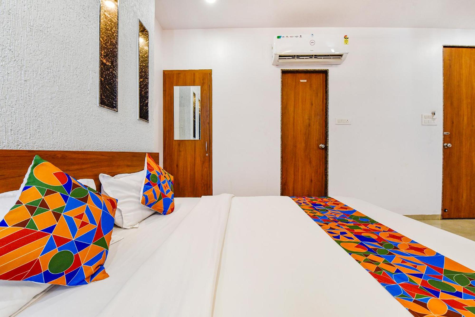Hotel Fabhotel Deep Palace