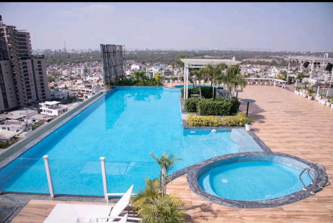Hotel The Grand And Studio M Leo