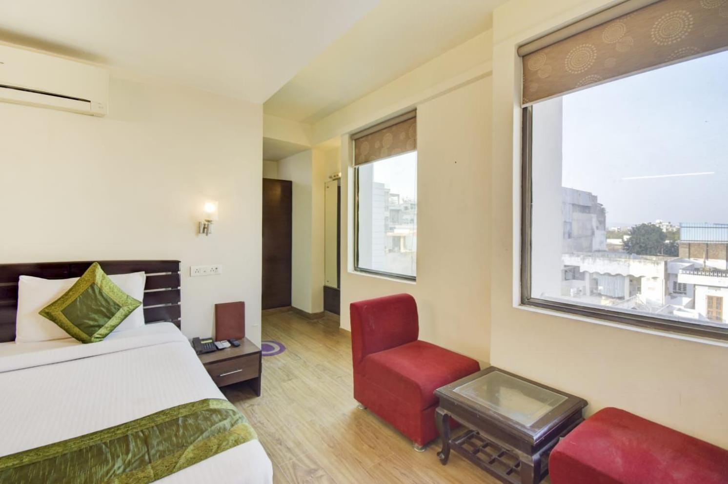 Hotel Sahibs Corporate - Family & Corporate 3*