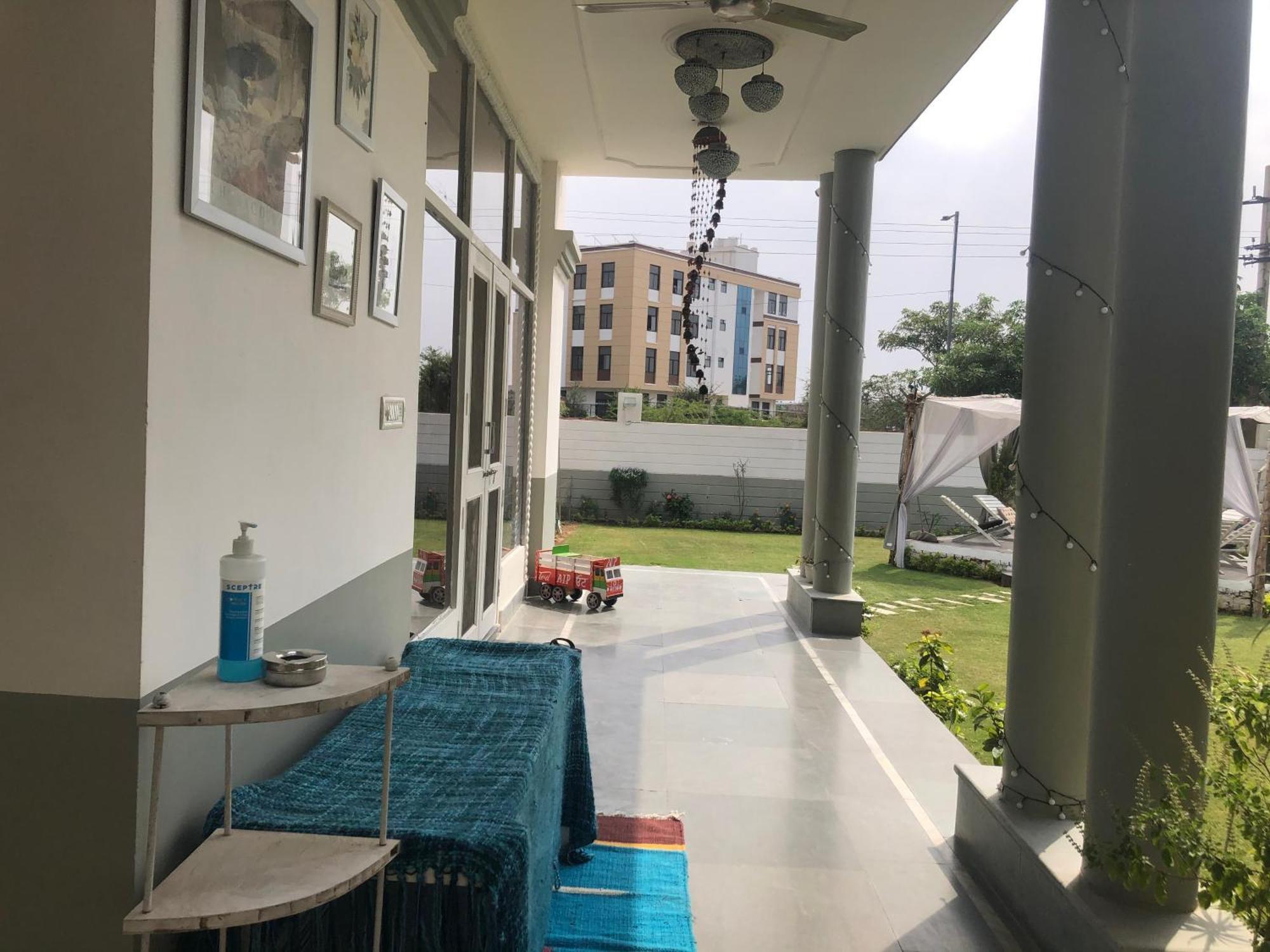 Lush Retreat Private Pool & Garden Villa, Guest house Jaipur