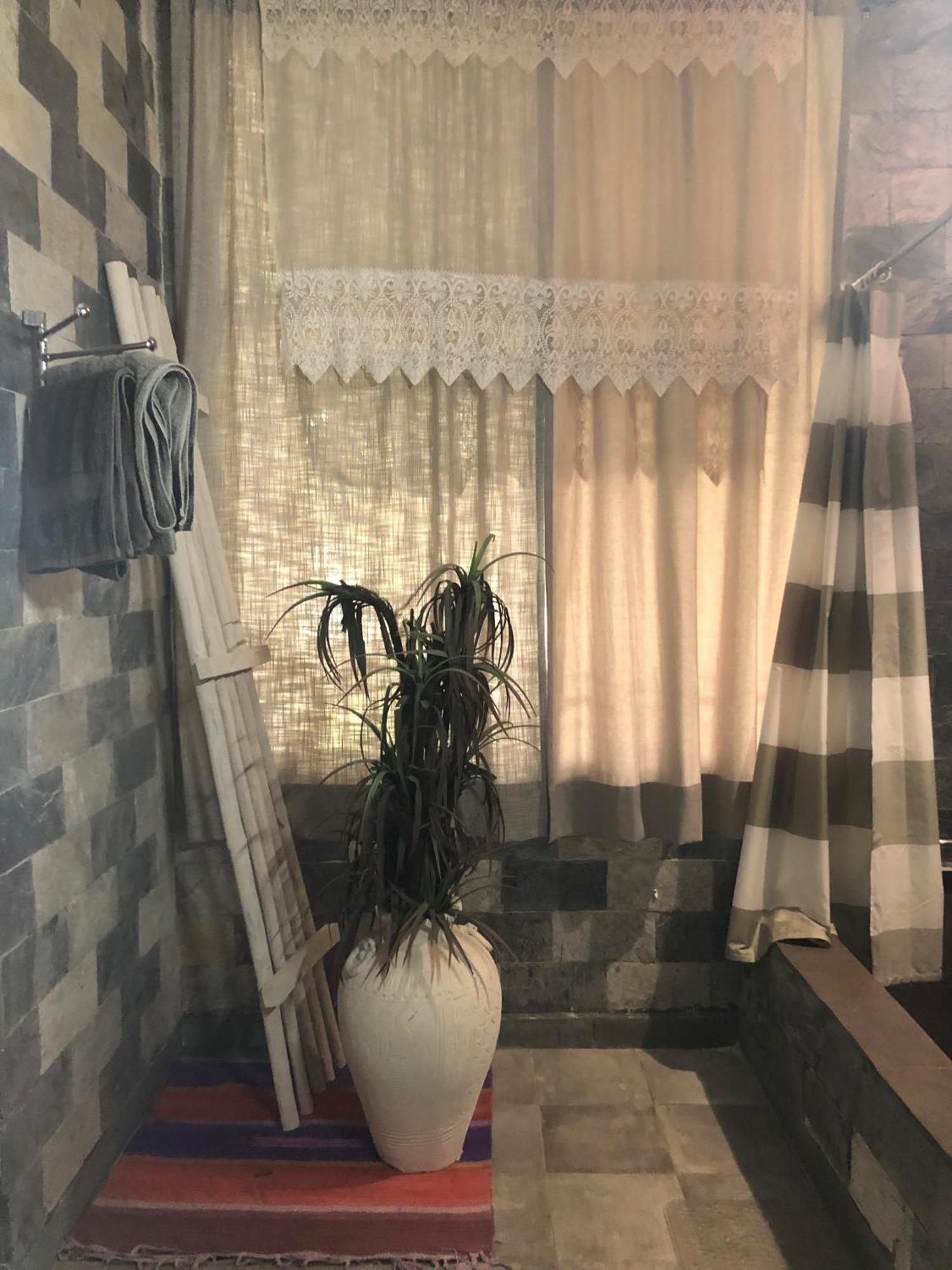 Guest house Lush Retreat Private Pool & Garden Villa,