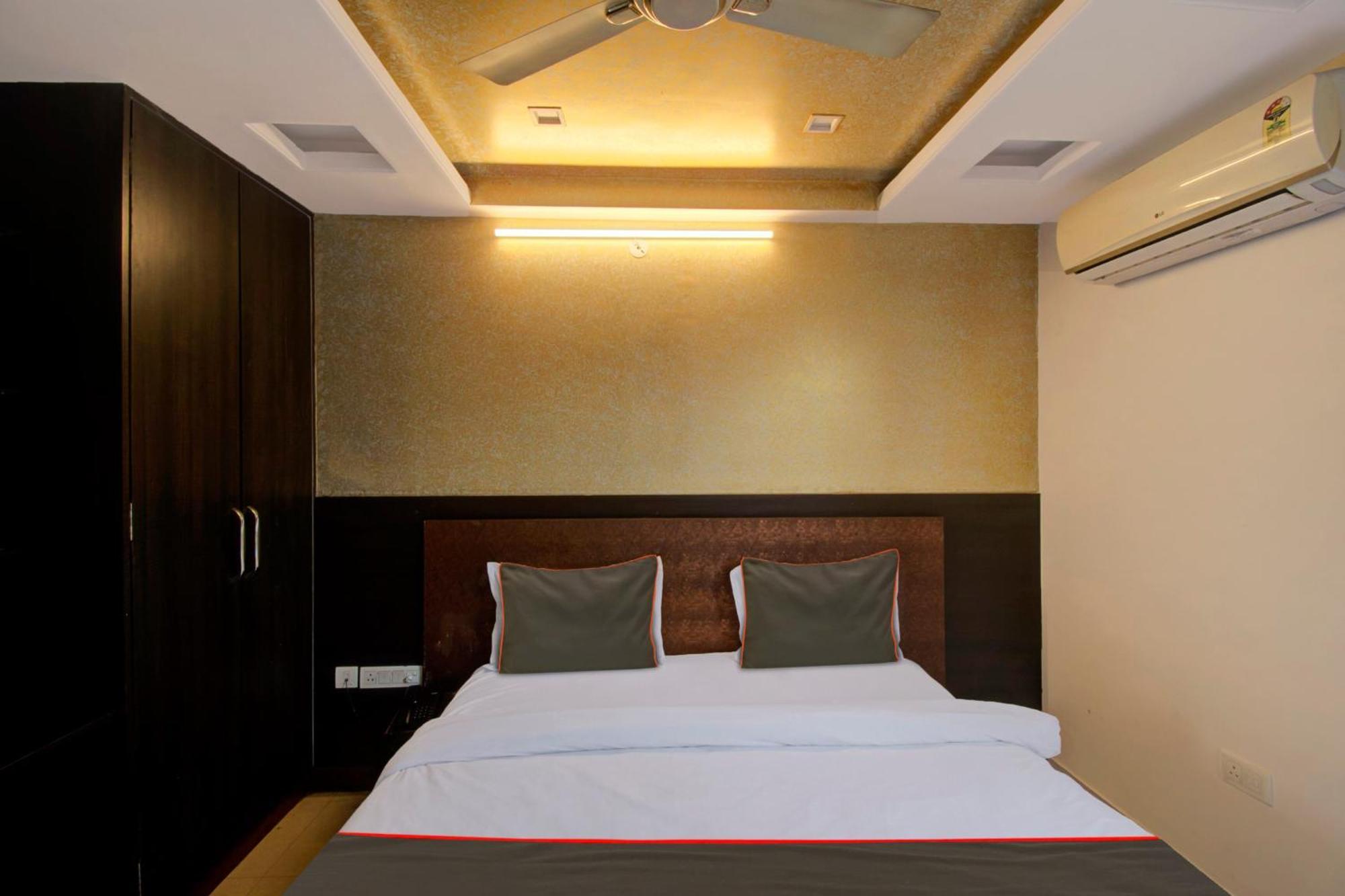 Collection O Sanjay Palace Hotel