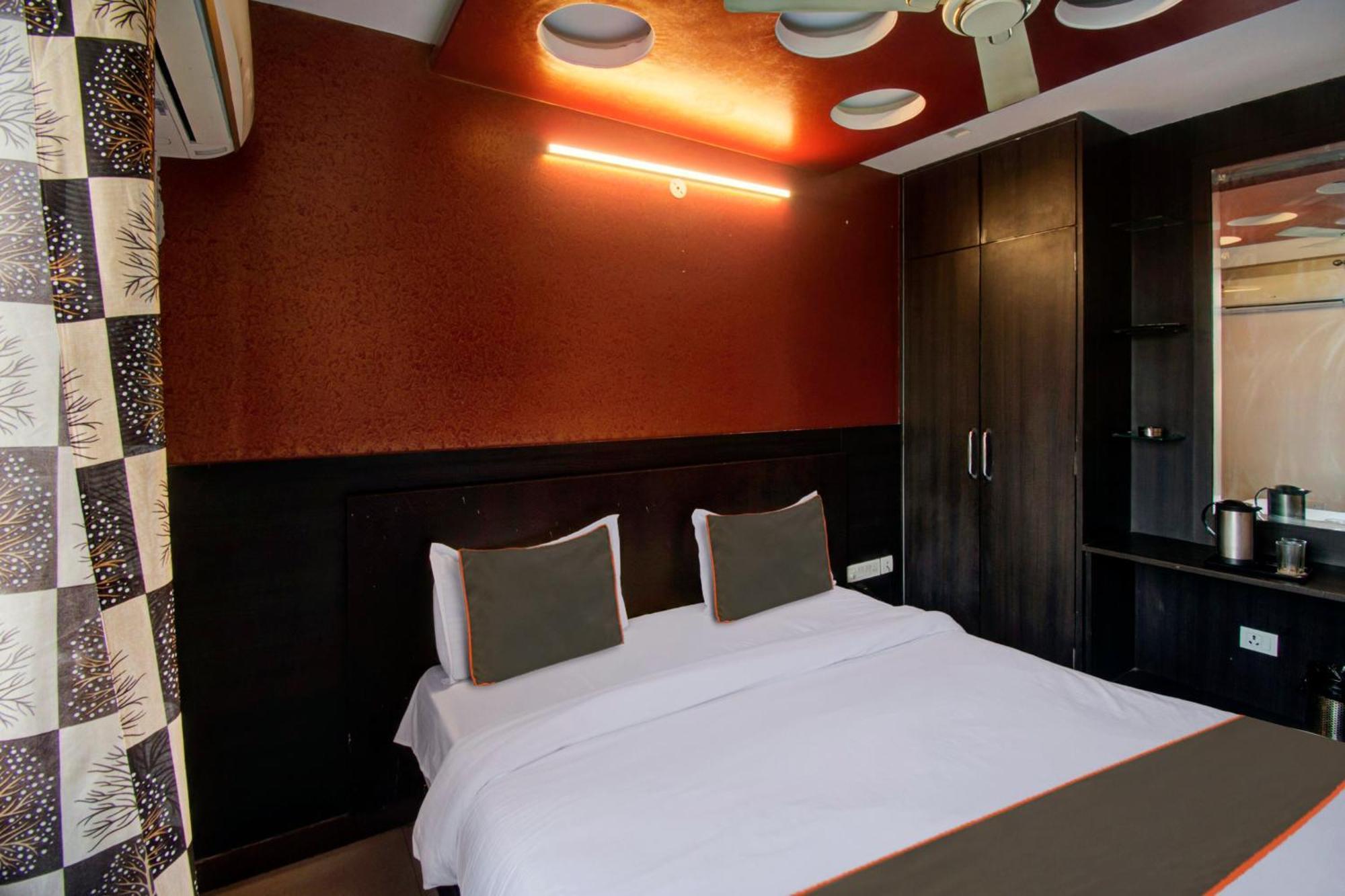 Collection O Sanjay Palace Hotel