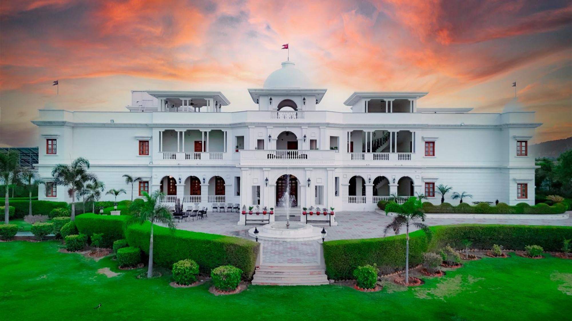 Resort Umaid Farm Resort- A Legancy Vintage In Jaipur