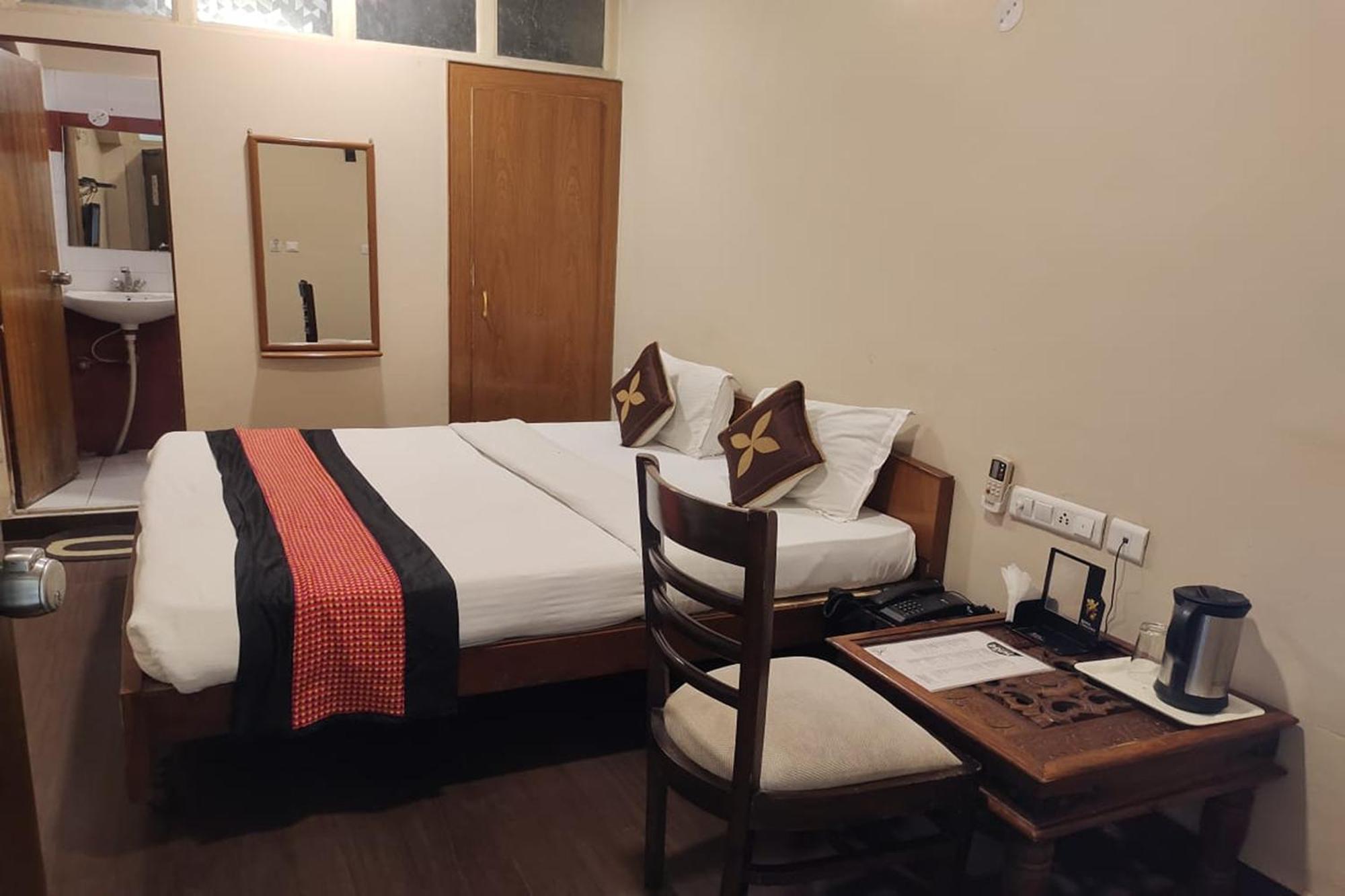 Hotel Rang Mahal Near International Airport