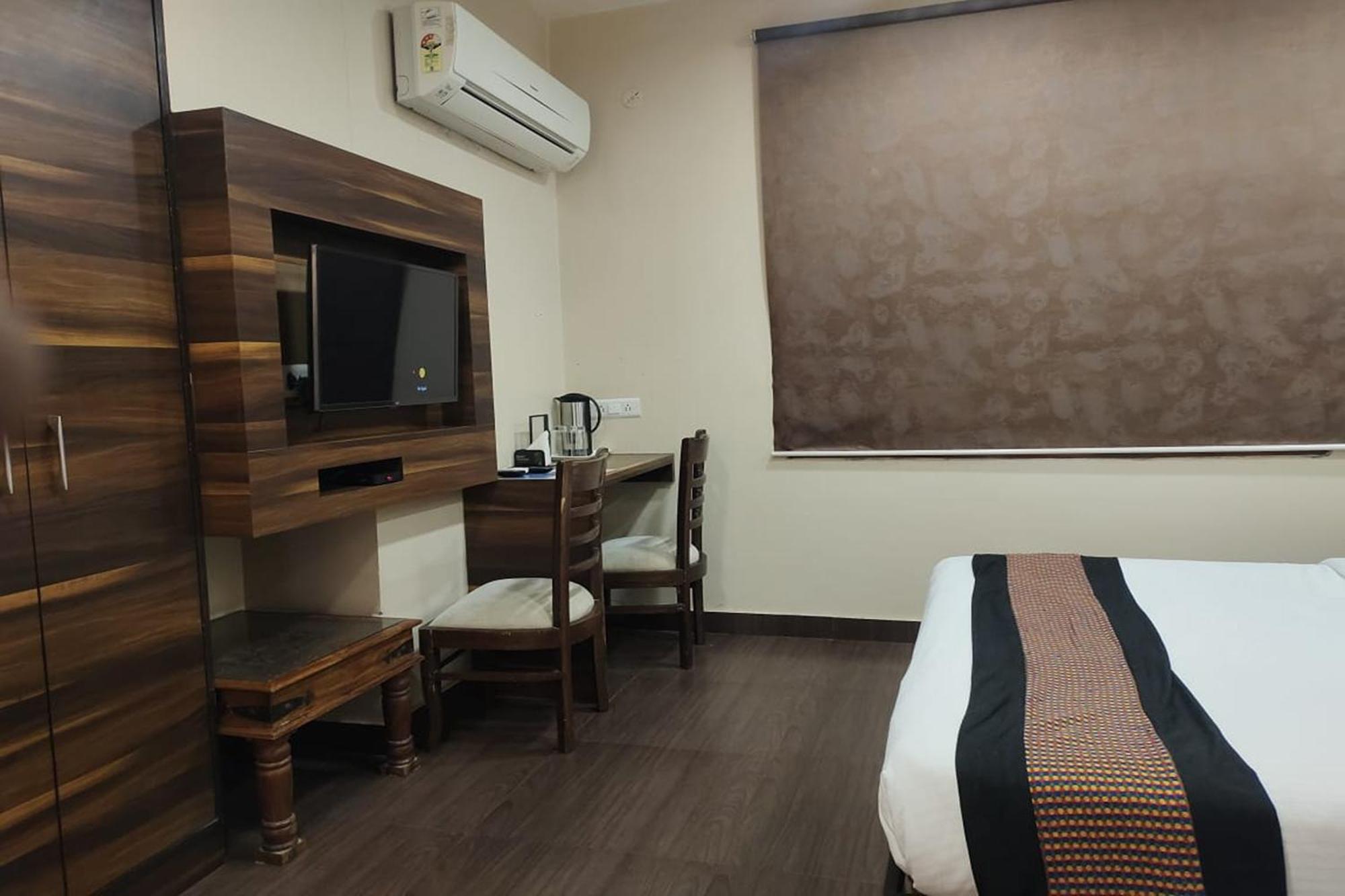 Rang Mahal Near International Airport 3*