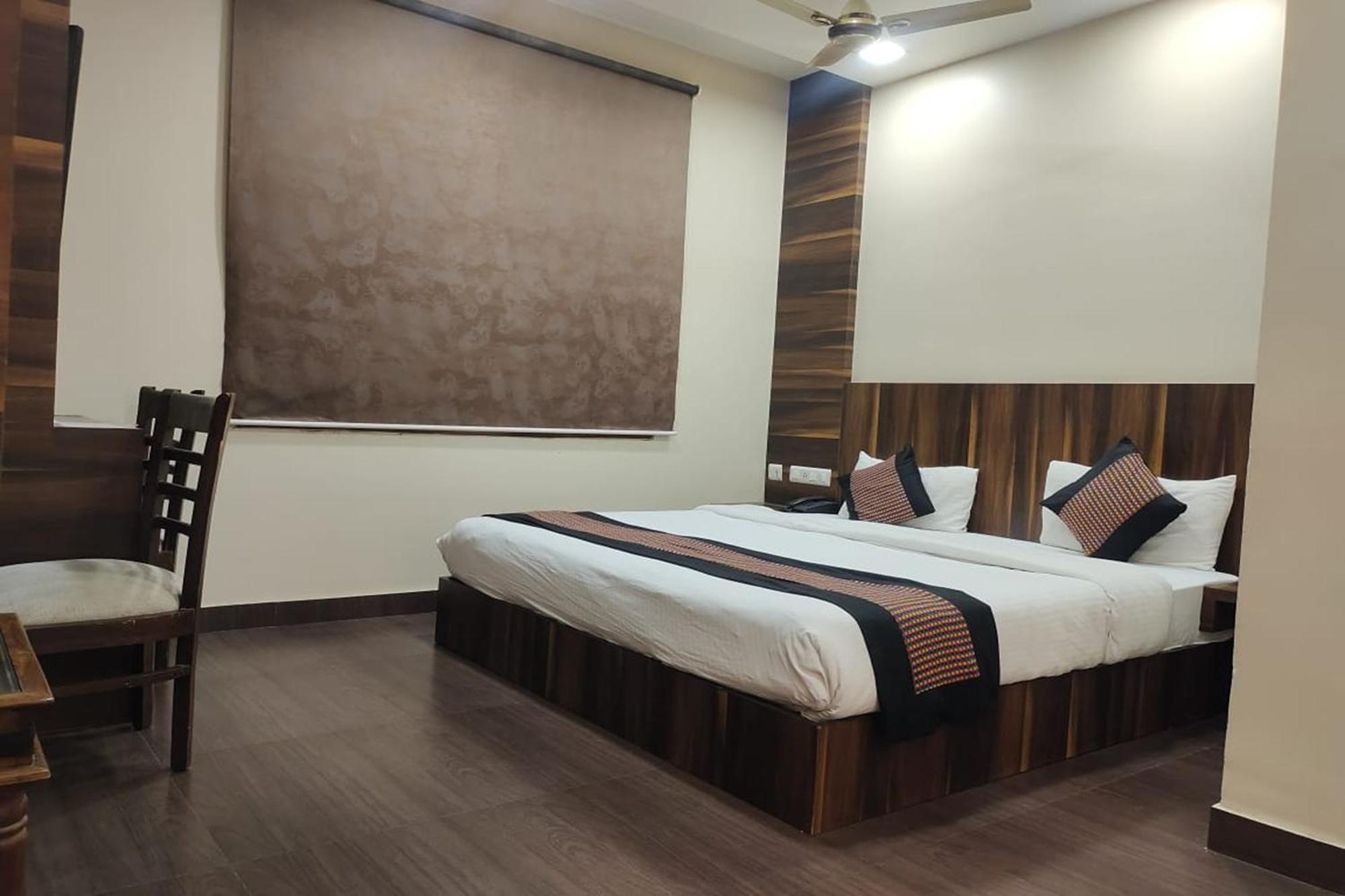 Hotel Rang Mahal Near International Airport 3*