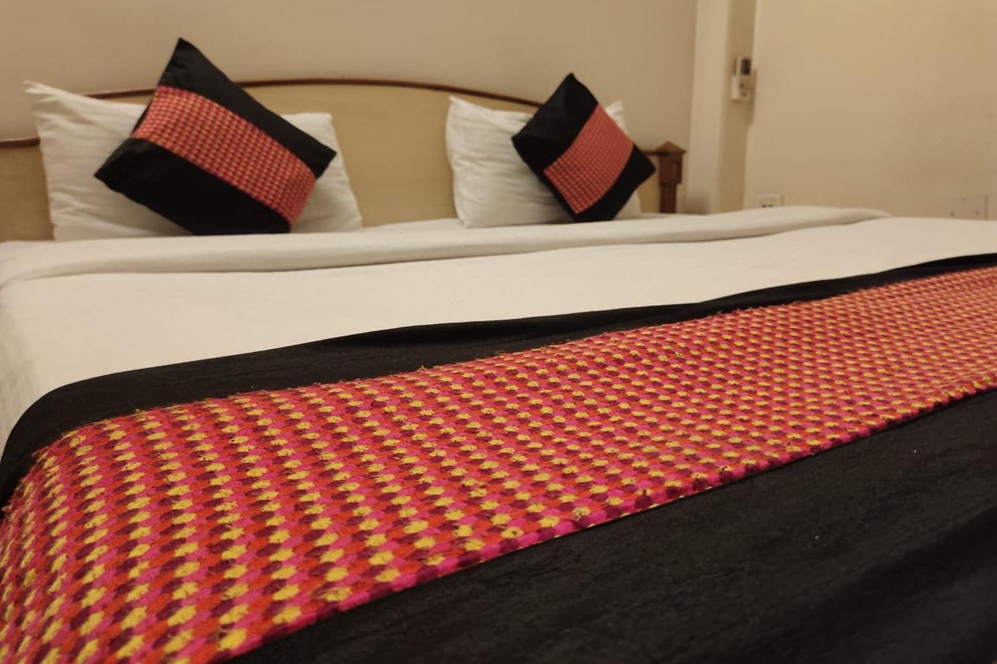 Hotel Rang Mahal Near International Airport 3*
