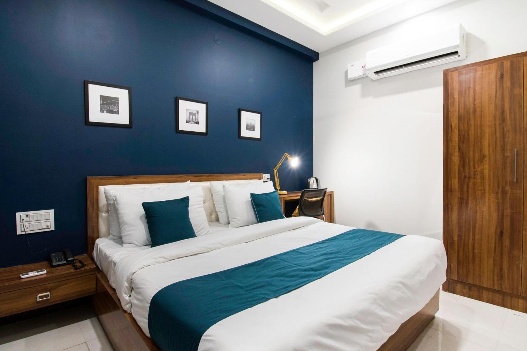 Collection O Blue Shine Hotel