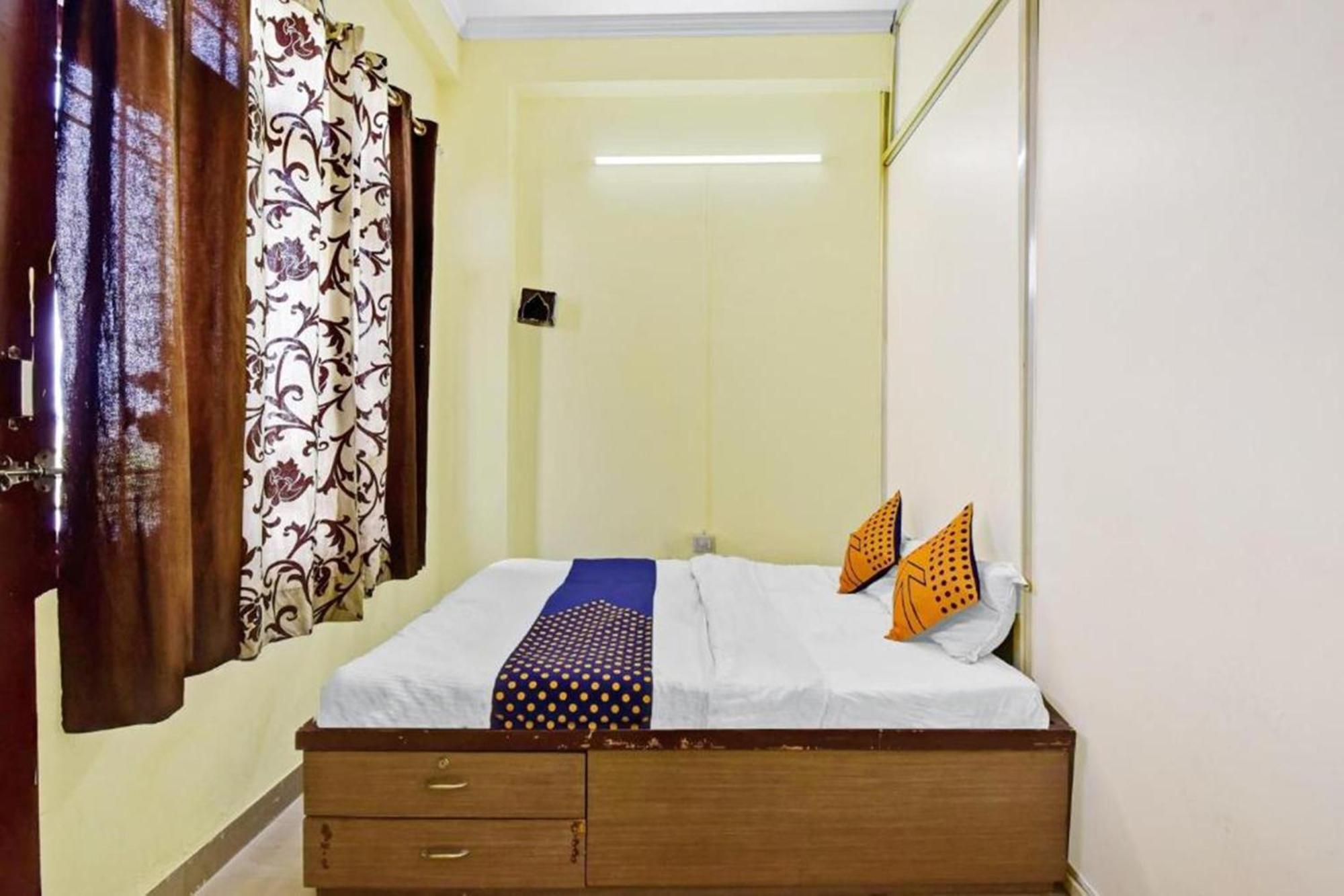 Dev Mansarovar Hotel 2*