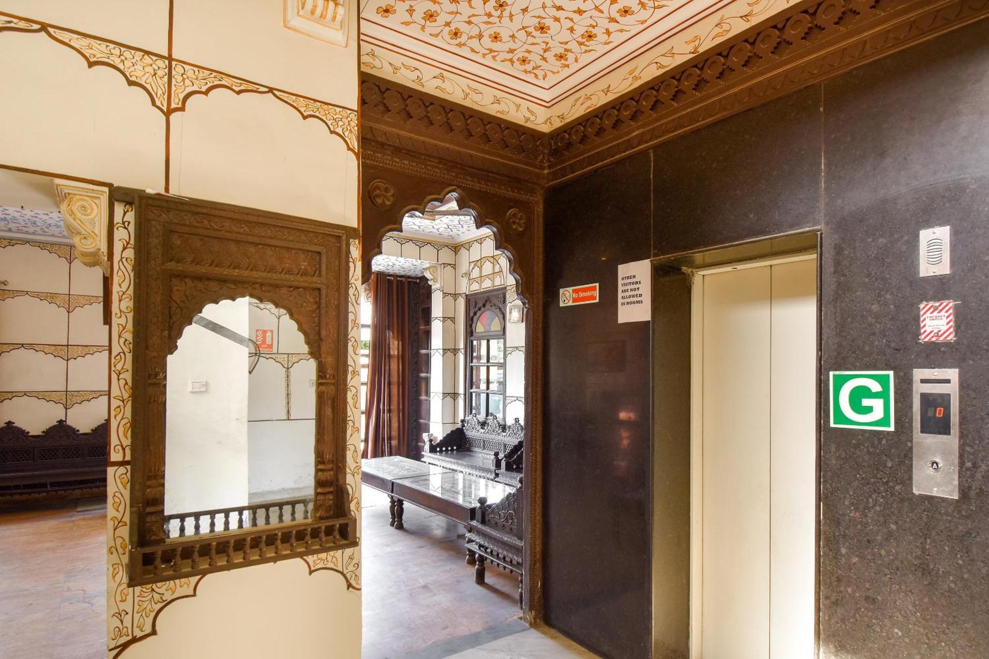 O Ashok Palace Hotel 3*
