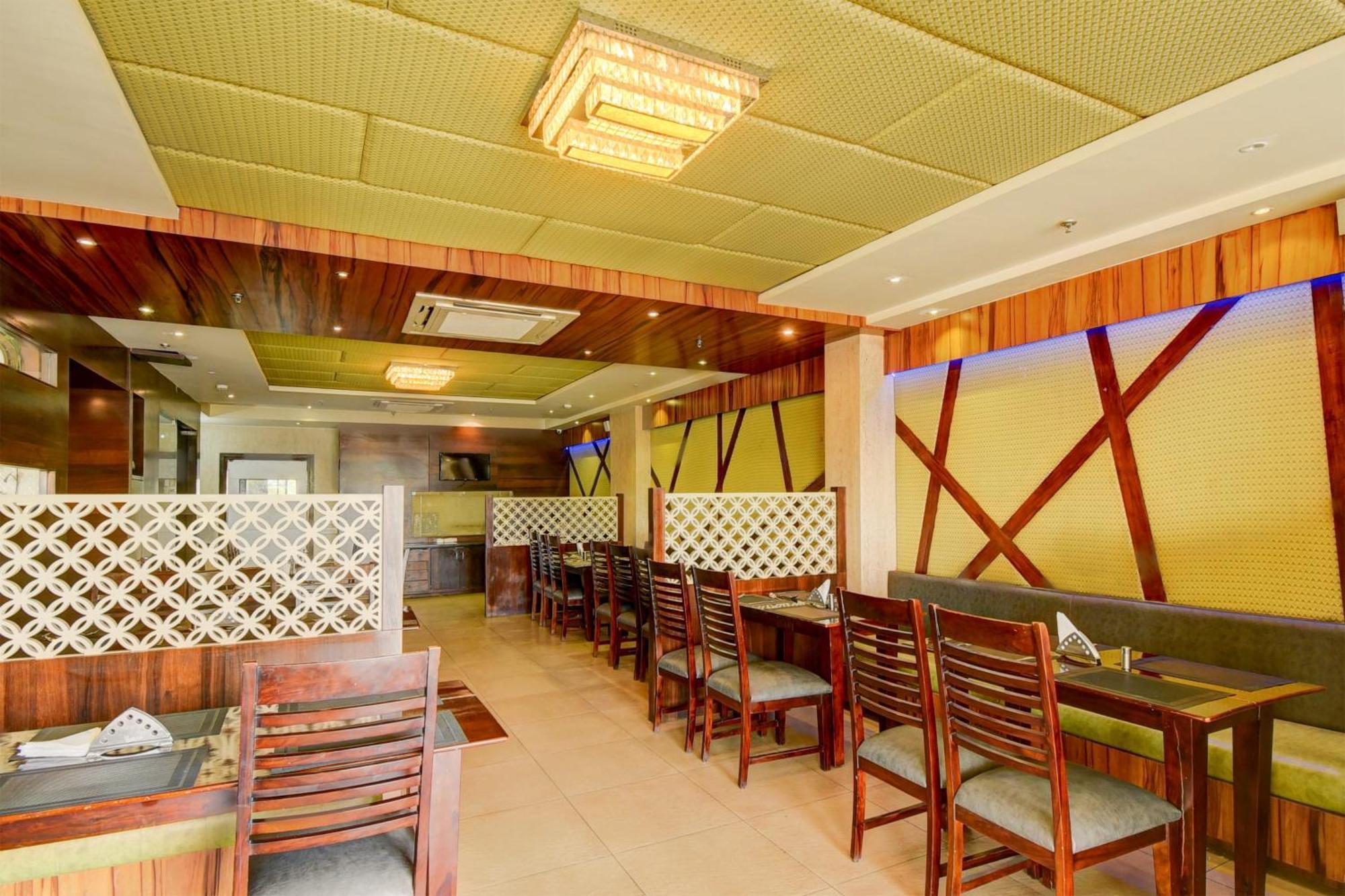 Golden Eagle By Wizowll Group Of And Banquet Hotel Jaipur