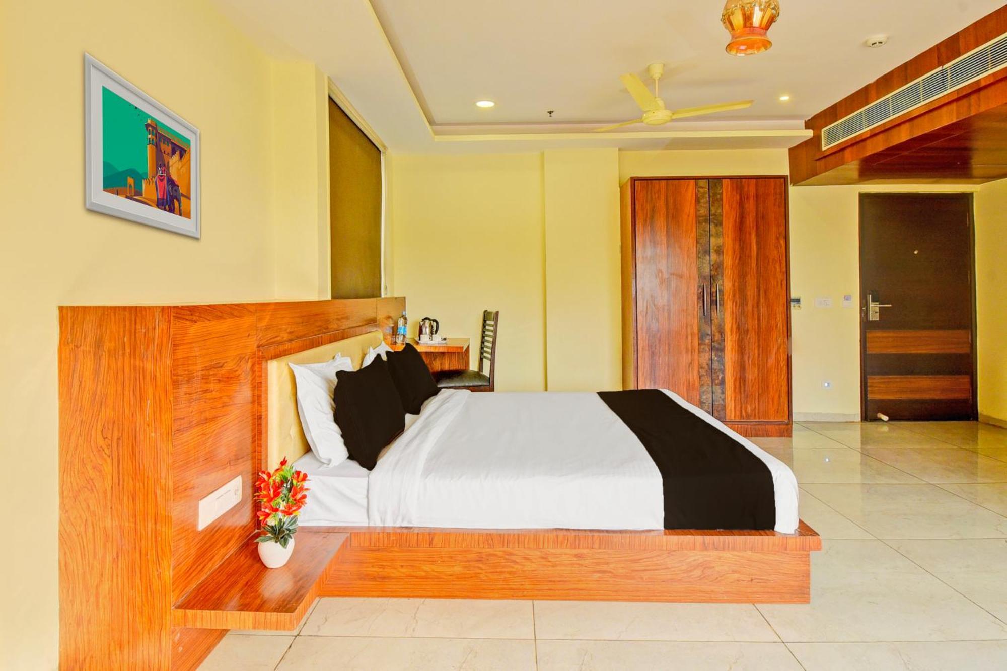 Golden Eagle By Wizowll Group Of And Banquet 4* Jaipur