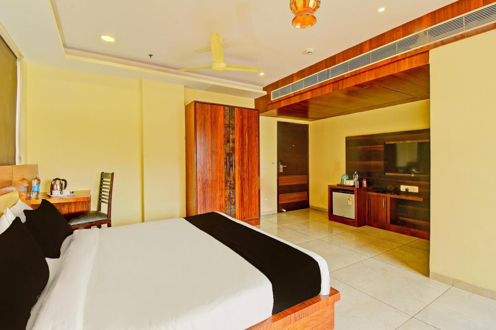 Hotel Golden Eagle By Wizowll Group Of And Banquet 4*