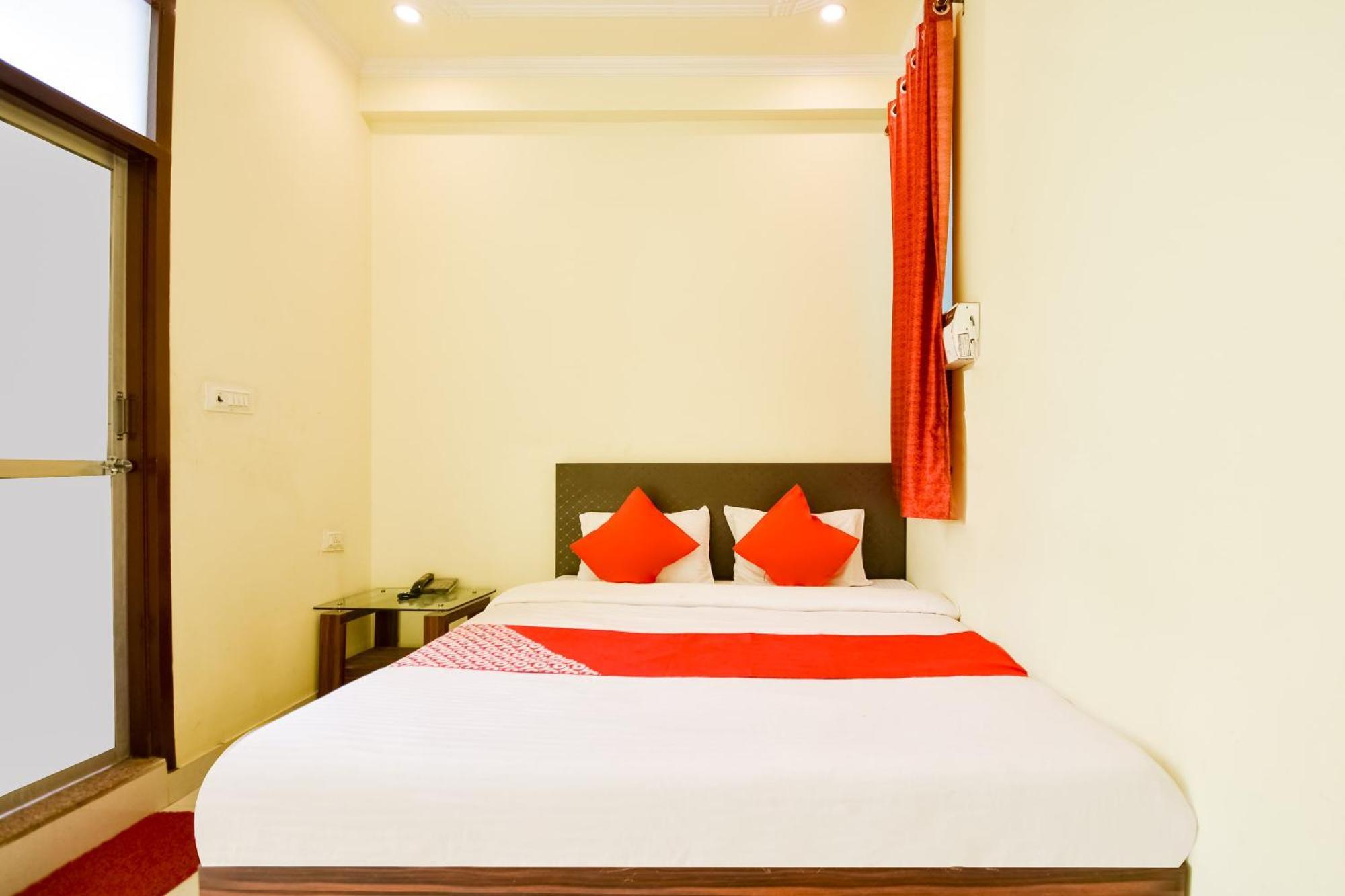 Hotel Govindam Plaza 2*