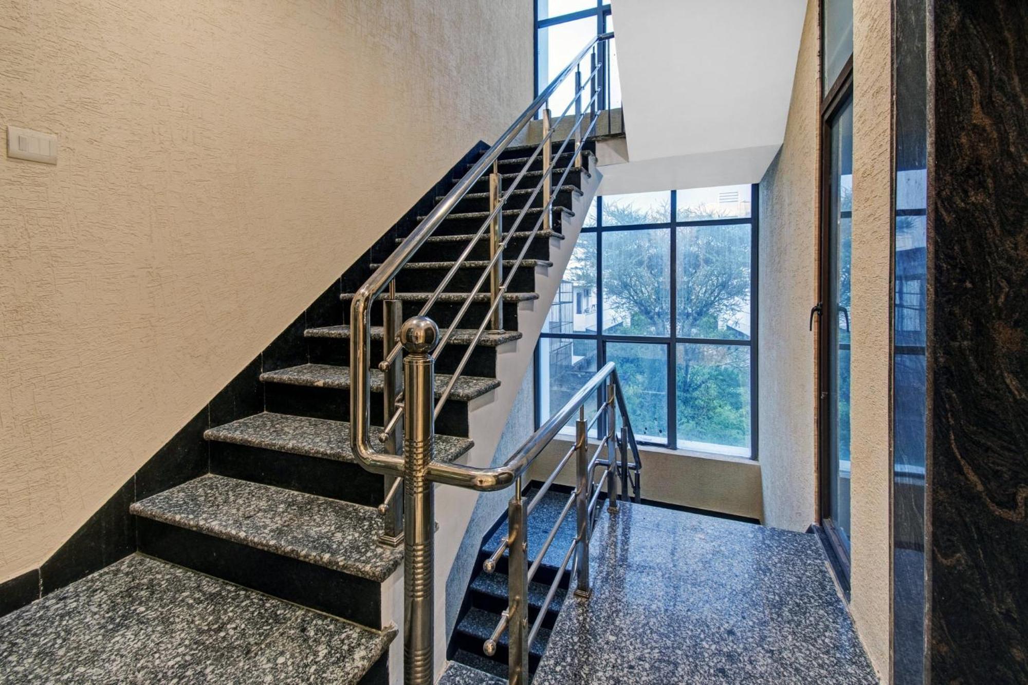 Townhouse Oak Rudra Hotel