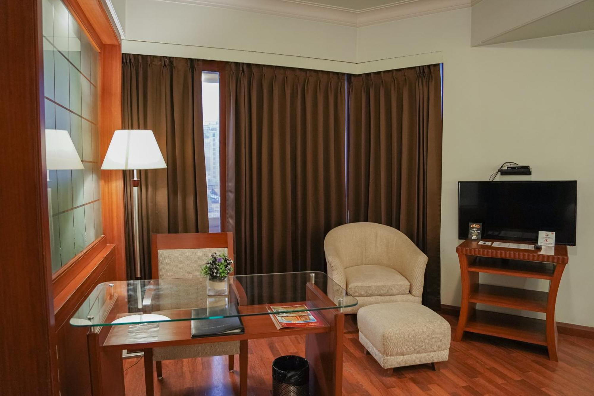 Clarion Bella Casa At Airport Hotel