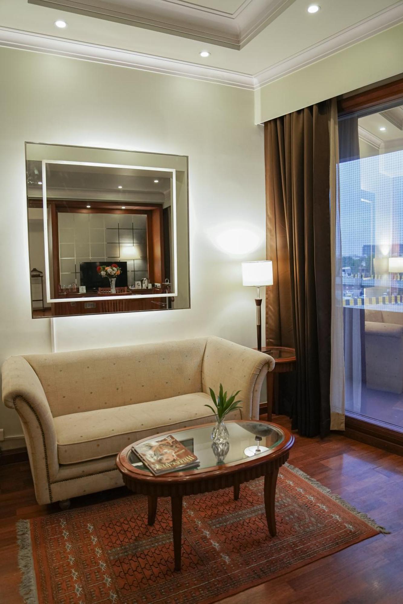 Clarion Bella Casa At Airport 4*