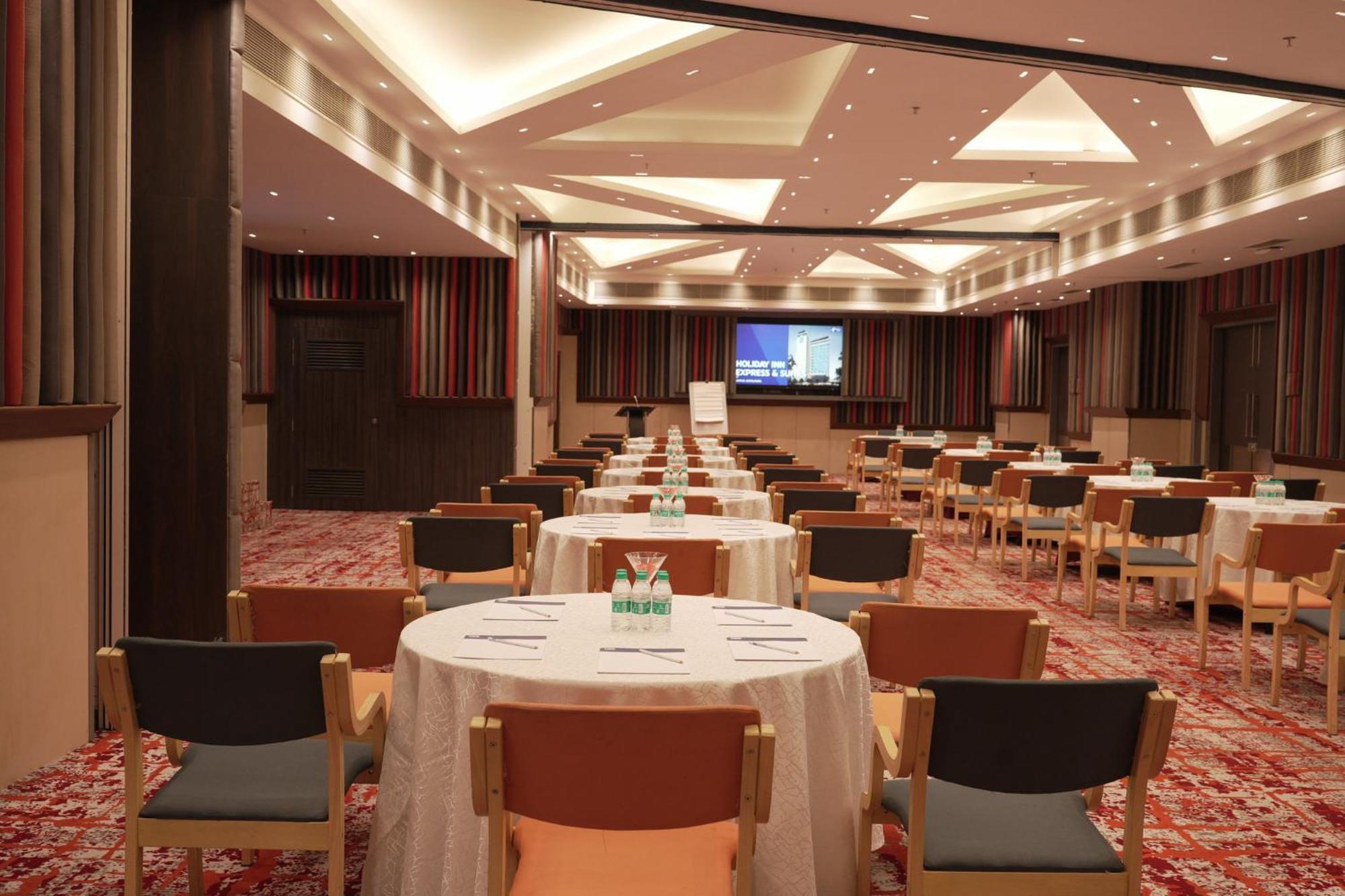 Express & Gopalpura Hotel