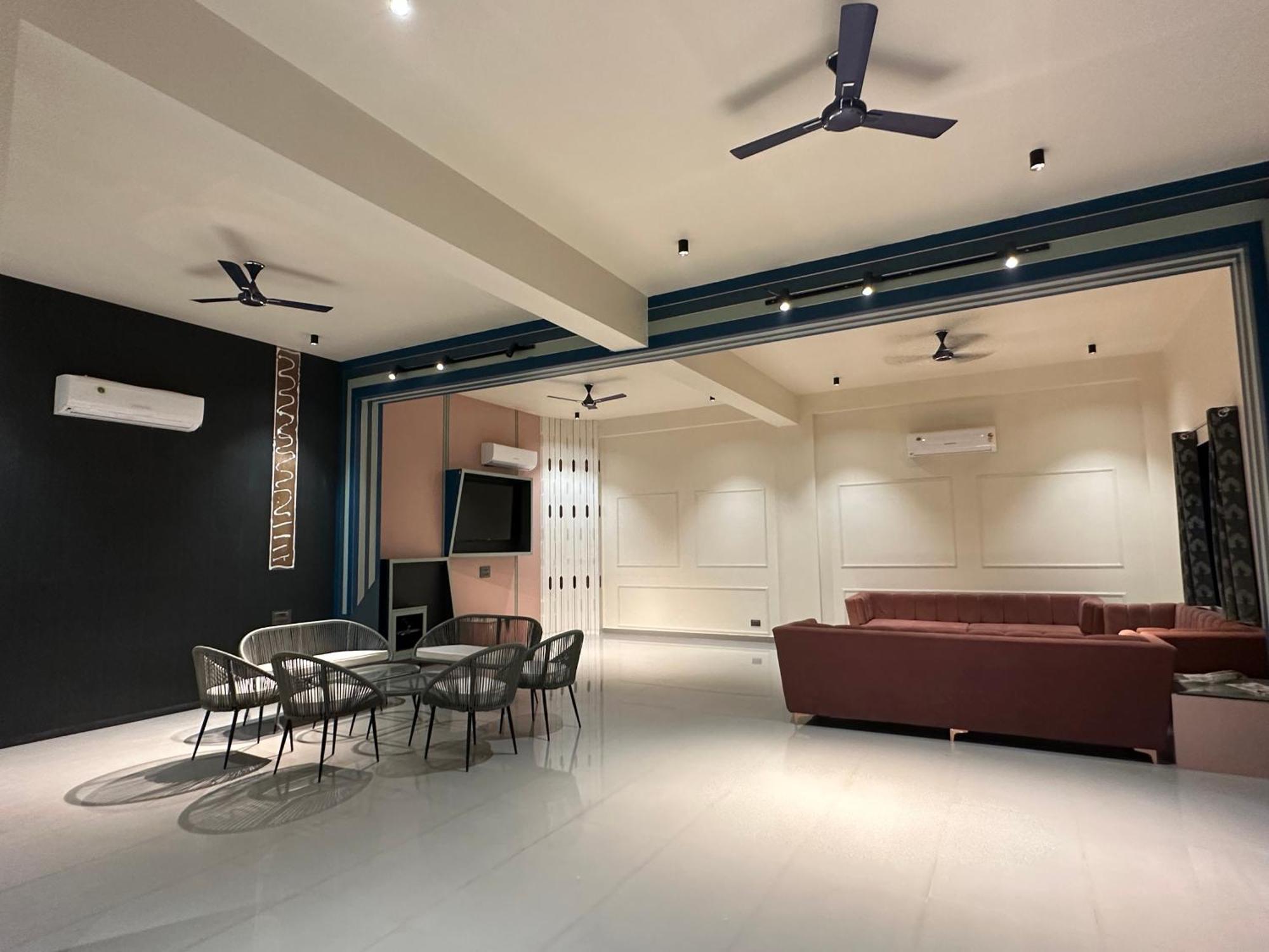Grazio Outhouse By The Party Citadel, Premium 4bhk With Pool Villa *