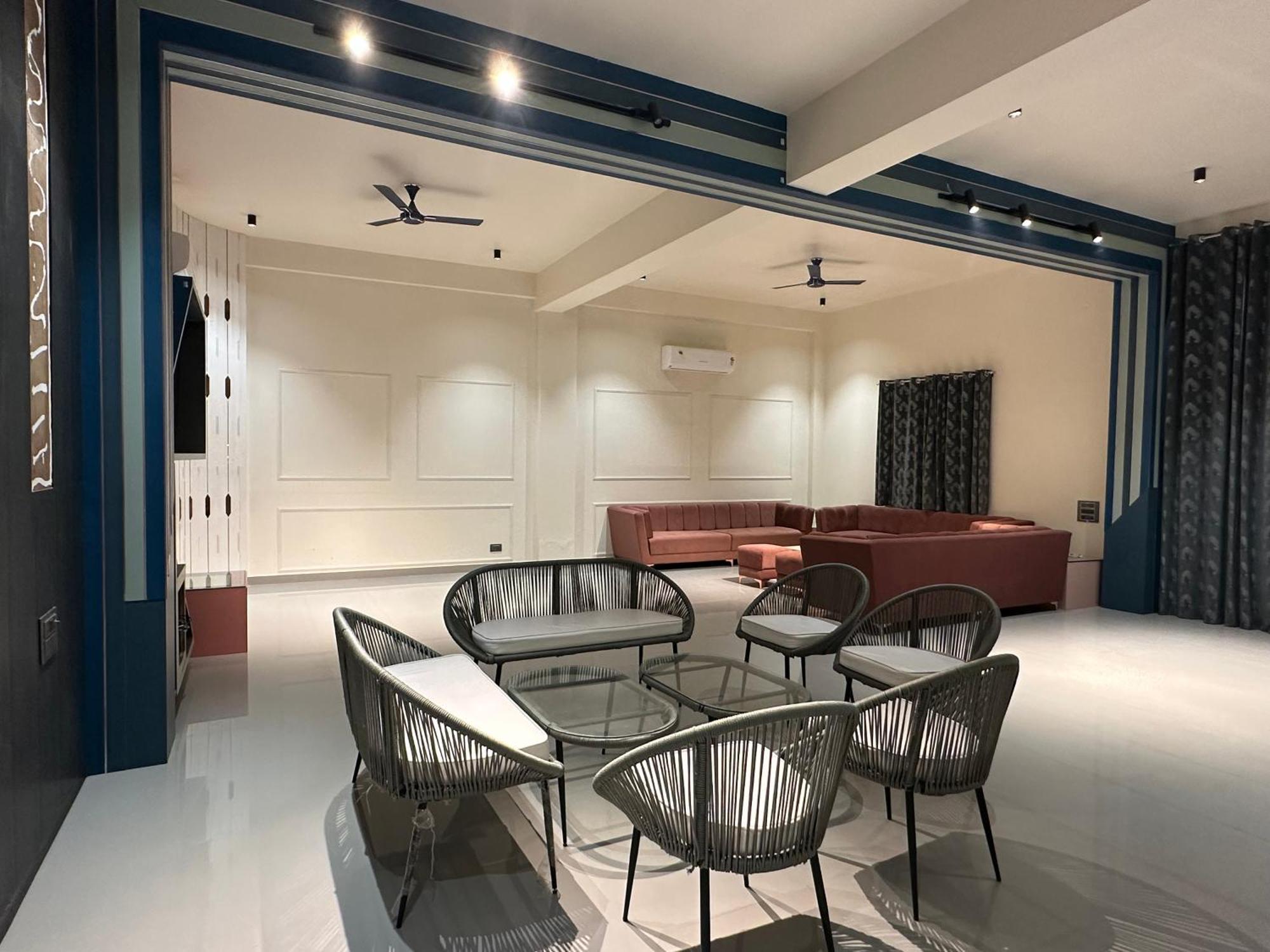 Grazio Outhouse By The Party Citadel, Premium 4bhk With Pool Villa Jaipur