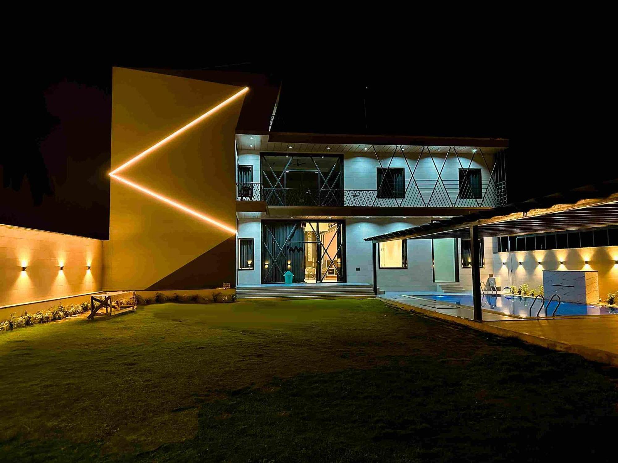 Grazio Outhouse By The Party Citadel, Premium 4bhk With Pool *