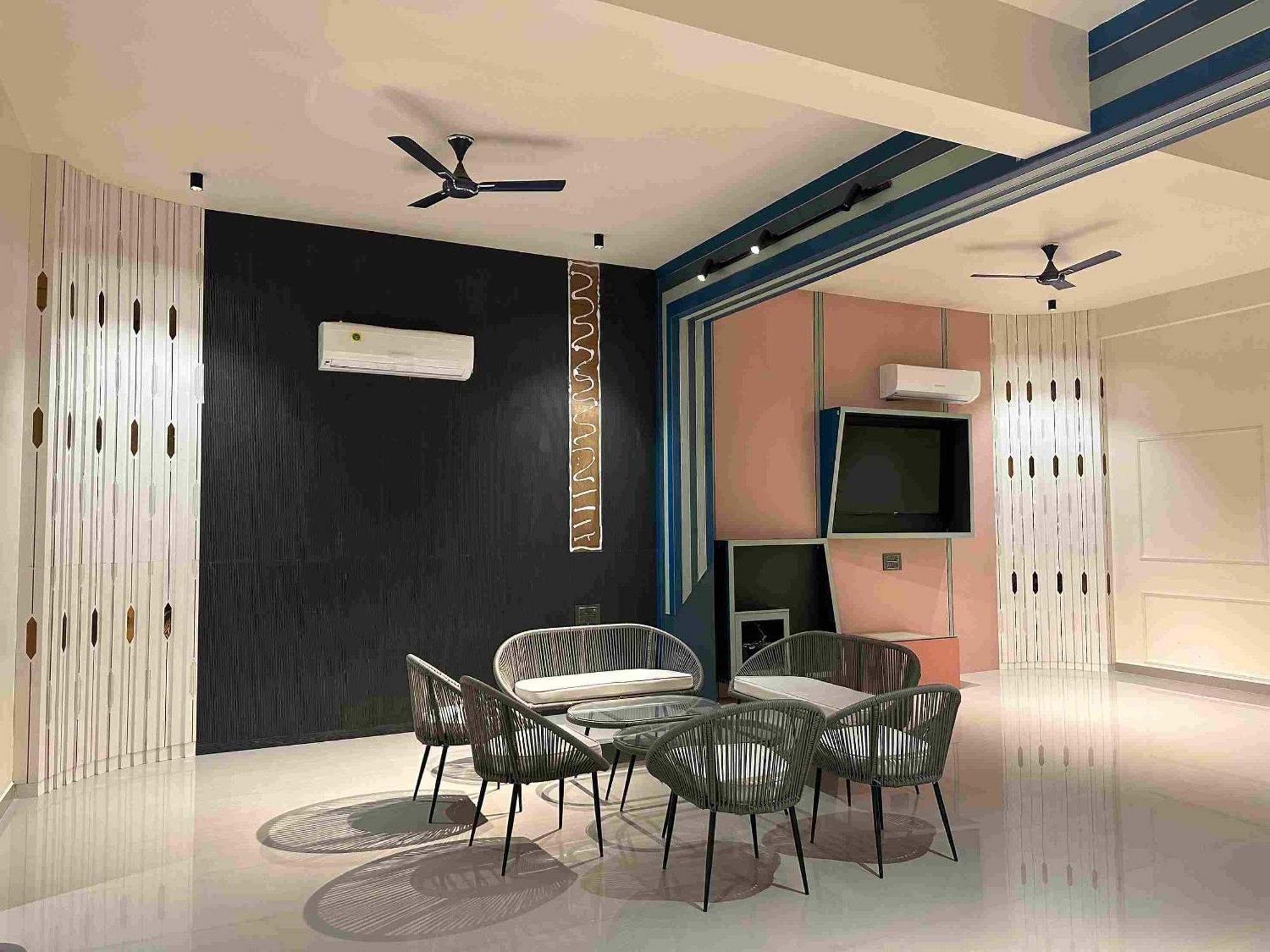 Grazio Outhouse By The Party Citadel, Premium 4bhk With Pool