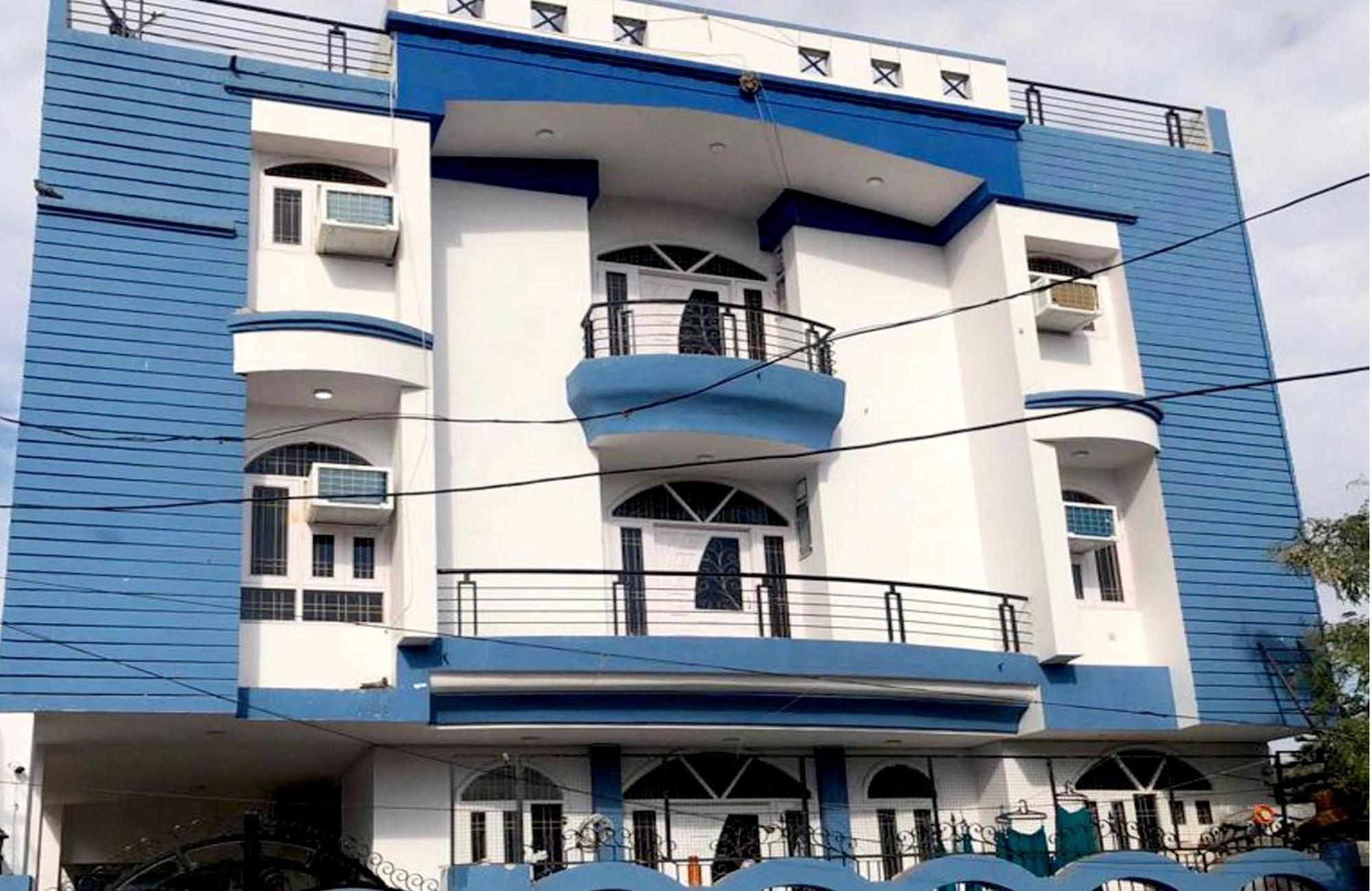 Flagship Crossroads Hotel 3*