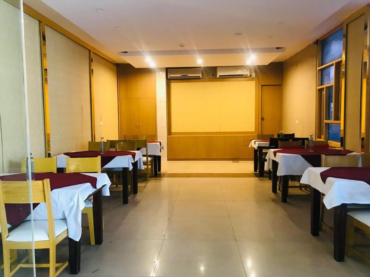 Hotel Tulip Palm Jaipur