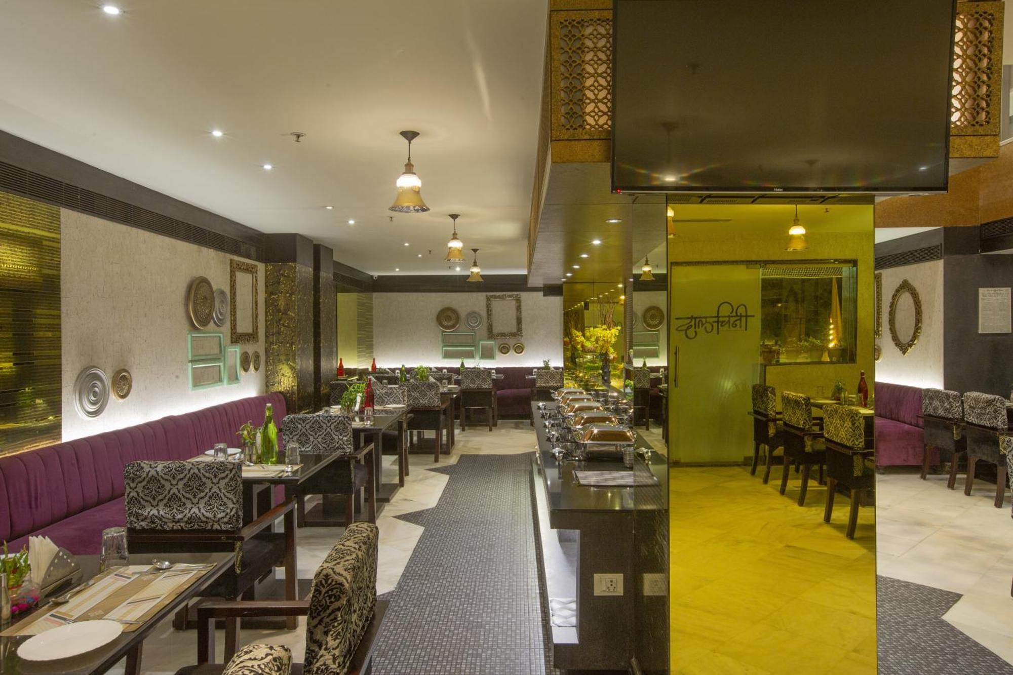 Vesta Maurya Palace Hotel 4*