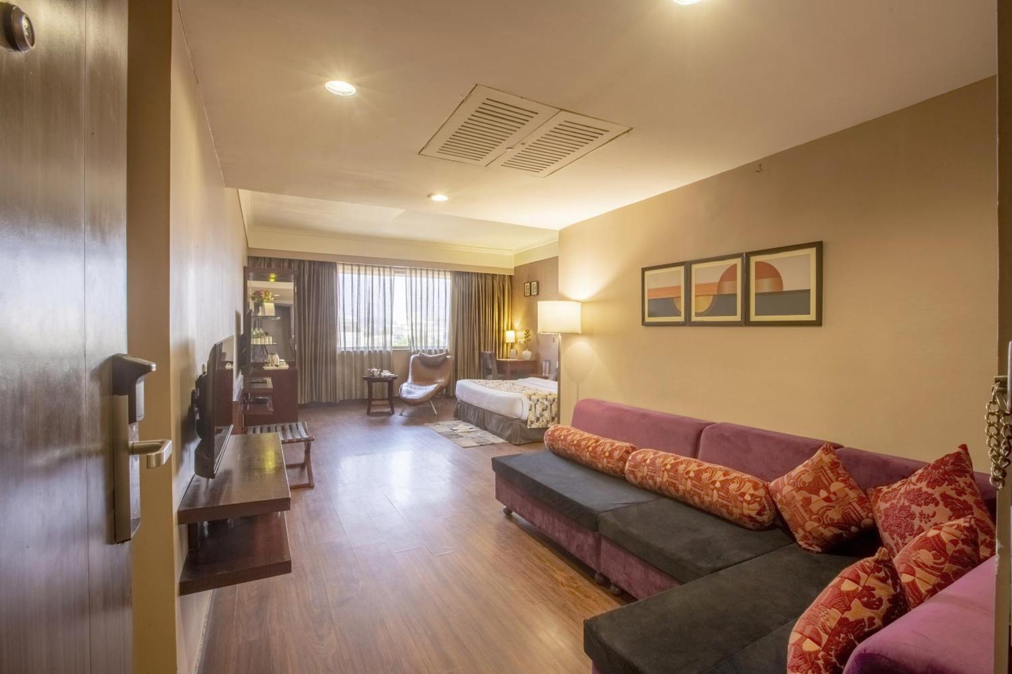 Vesta Maurya Palace 4*
