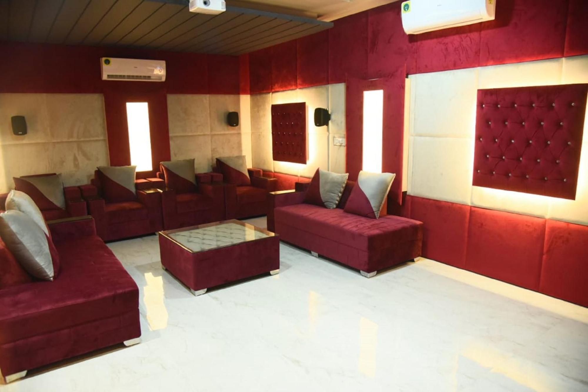Villa Raj Farms Luxury And Private Pool Near Kukus Jaipur